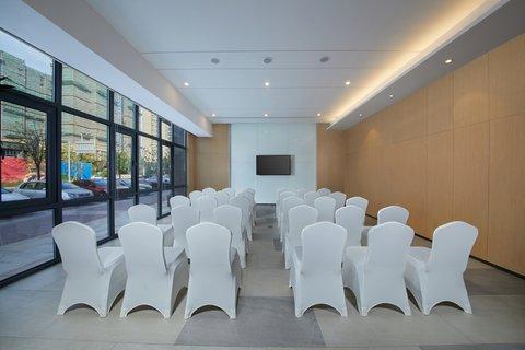 Holiday Inn Express Zhangjiagang East in Suzhou, CN