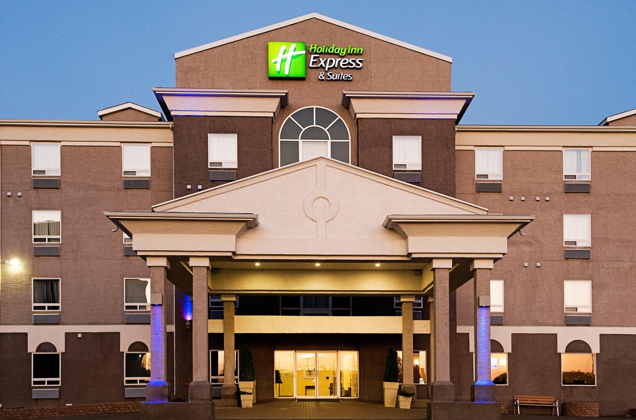 Holiday Inn Express Hotel & Suites Regina-South in Regina, SK