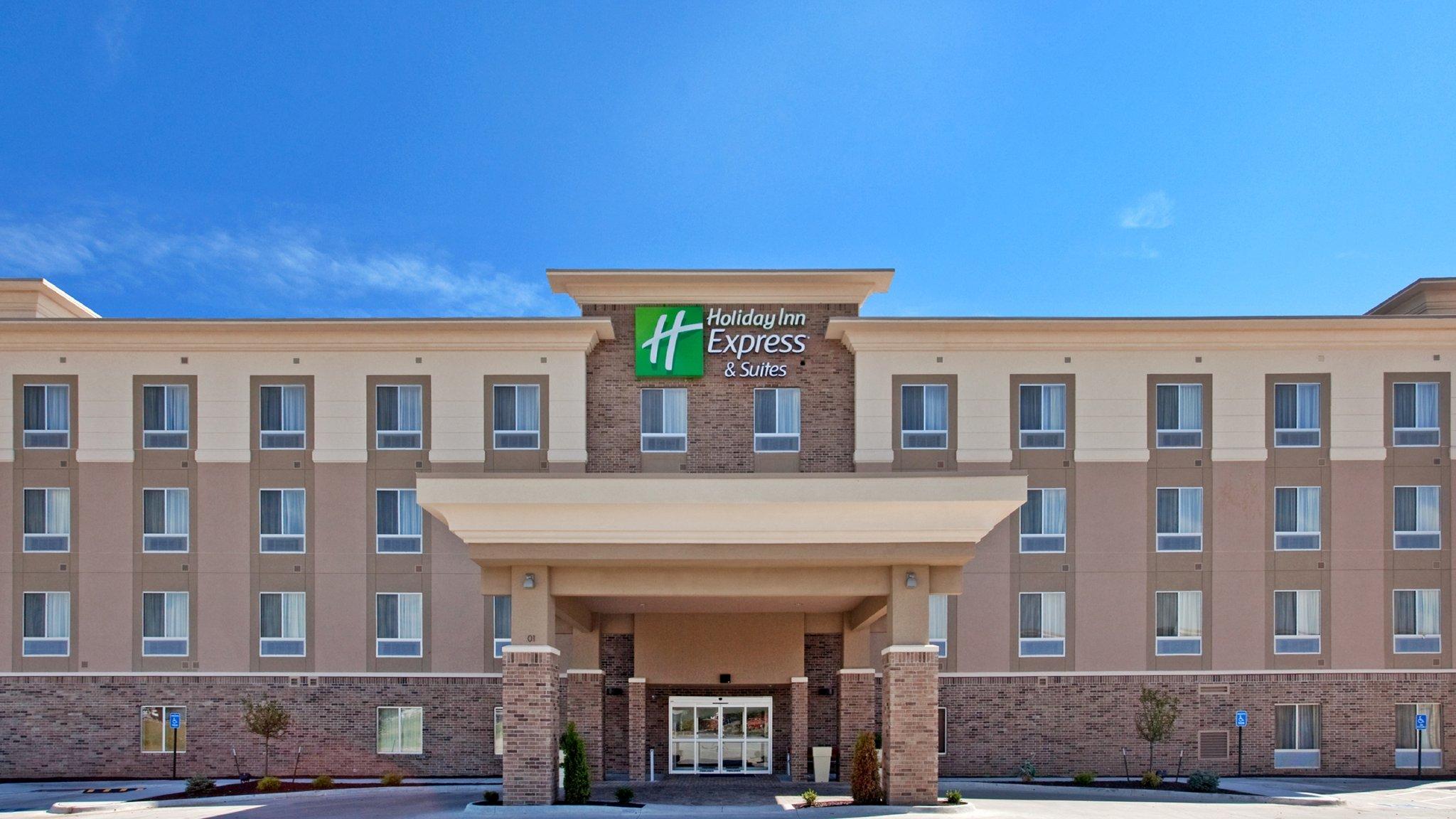 Holiday Inn Express Hotel & Suites Topeka North in Topeka, KS