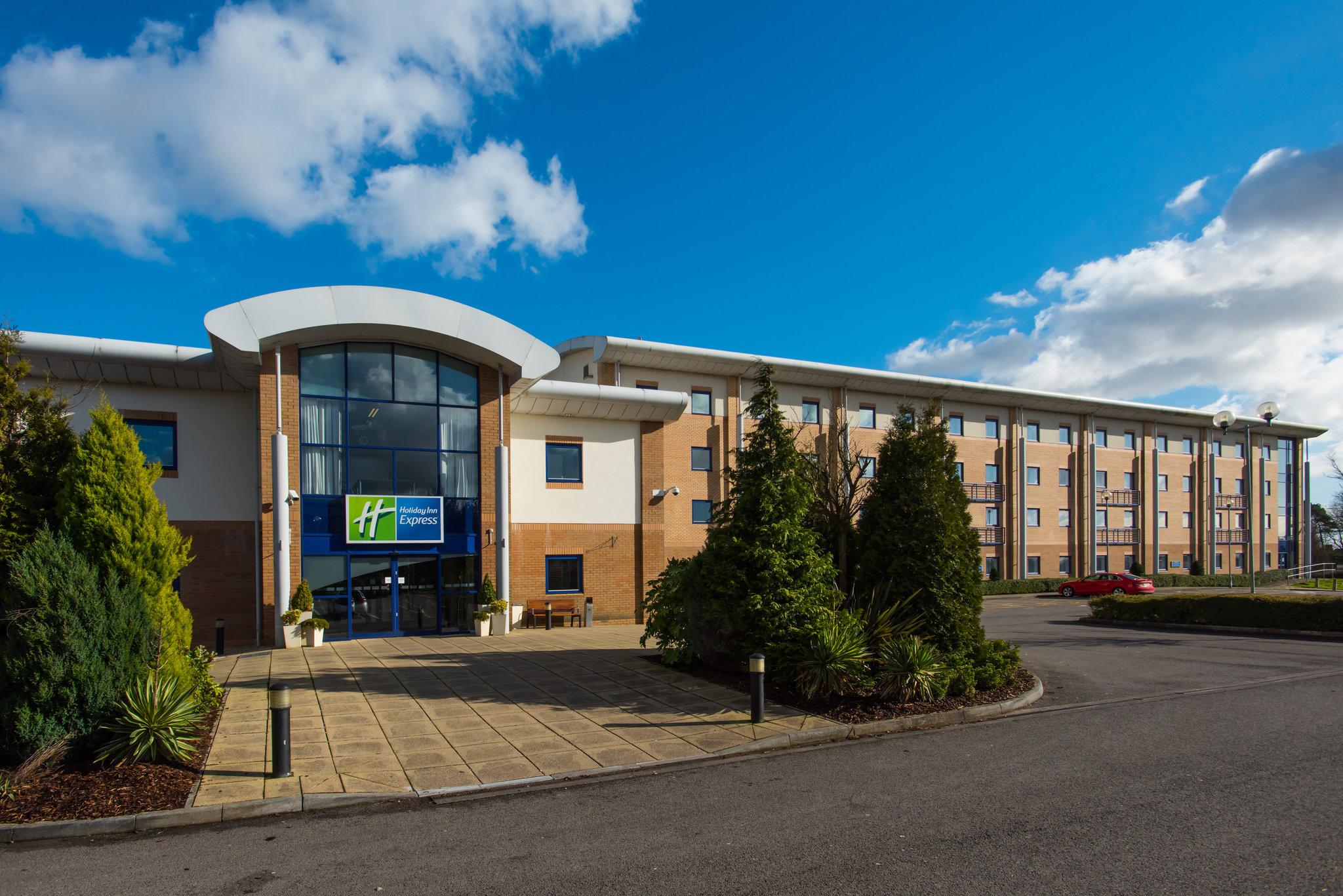 Holiday Inn Express Newport in Newport, GB3