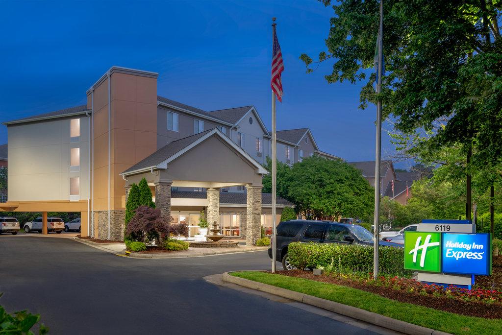 Holiday Inn Express - Hotel Chapel Hill image