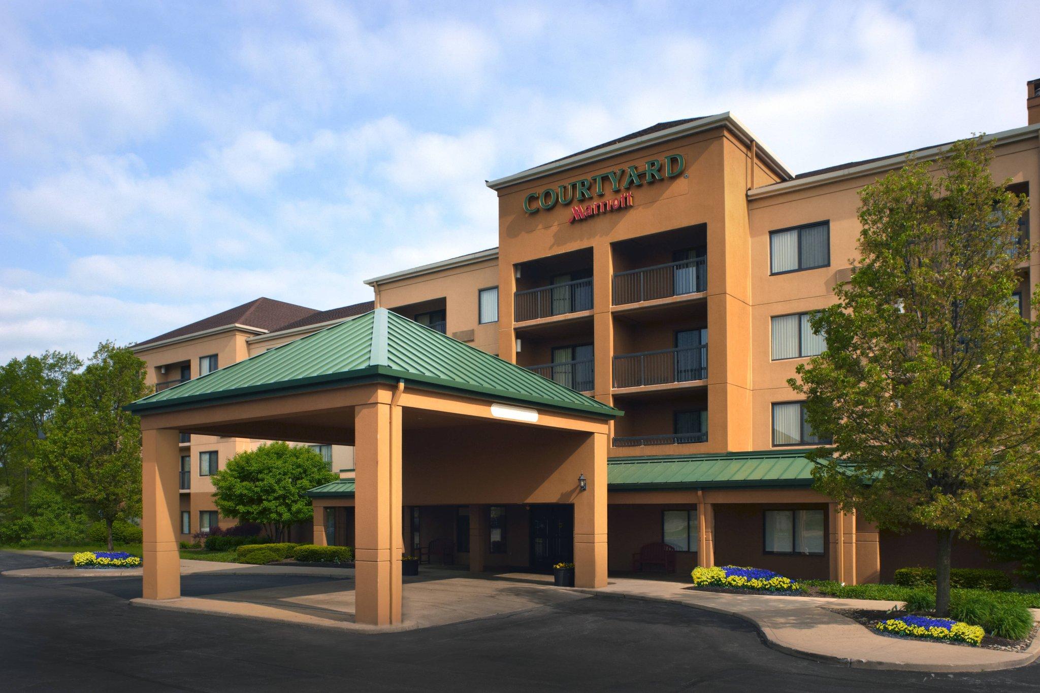 Courtyard Cleveland Airport South in Middleburg Heights, OH