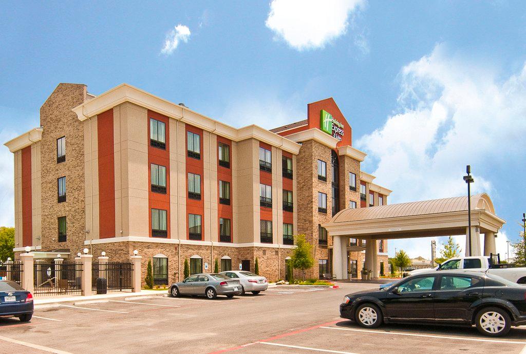 Holiday Inn Express and Suites San Antonio SE by At&t Center image