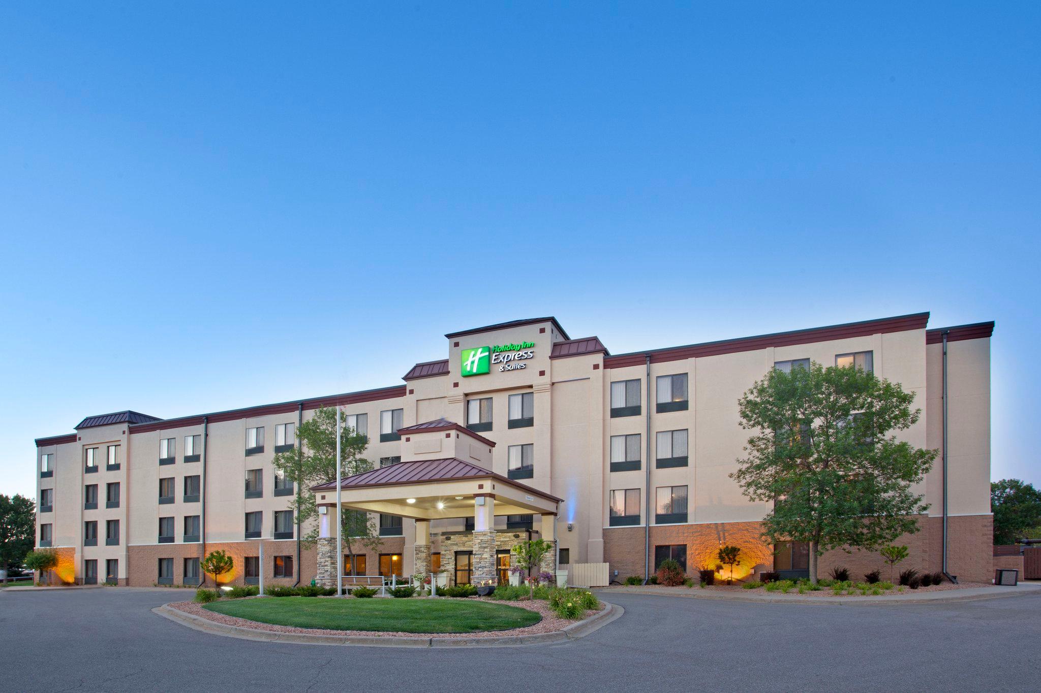 Holiday Inn Express & Suites Eden Prairie - Minnetonka in Minnetonka, MN