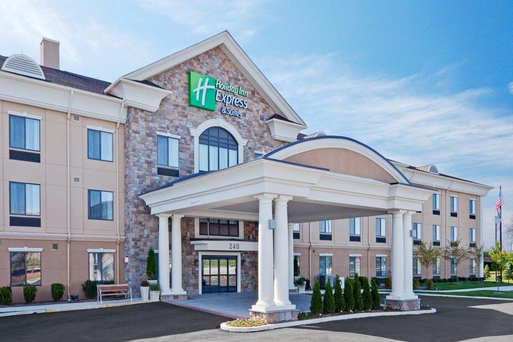 Holiday Inn Express & Suites Warminster - Horsham image