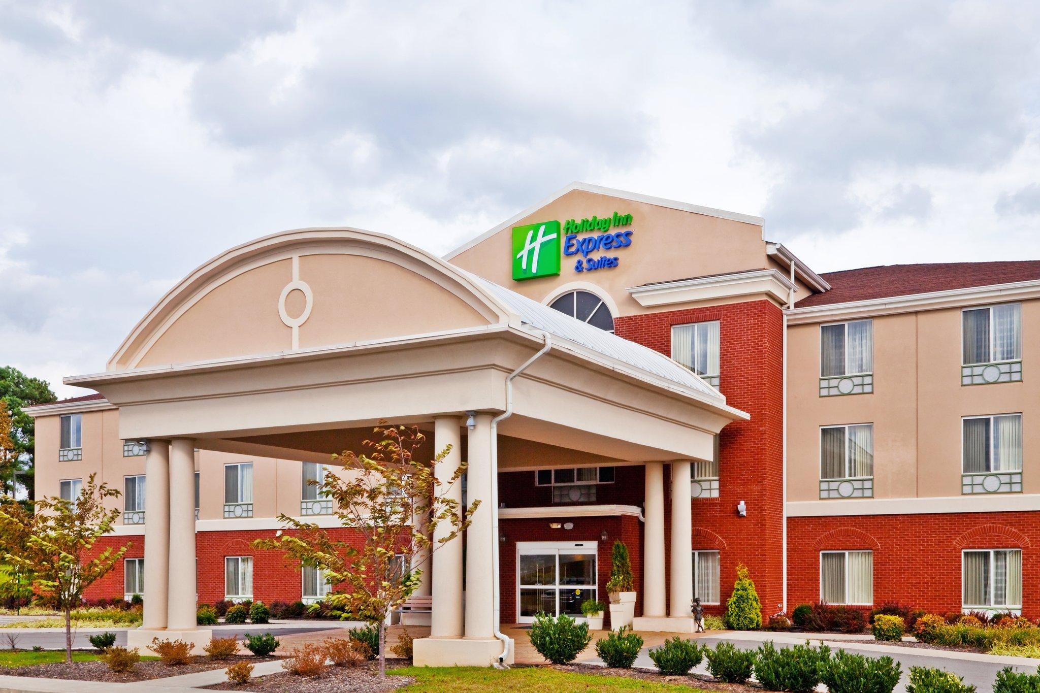 Holiday Inn Express Hotel & Suites Dickson in Dickson, TN