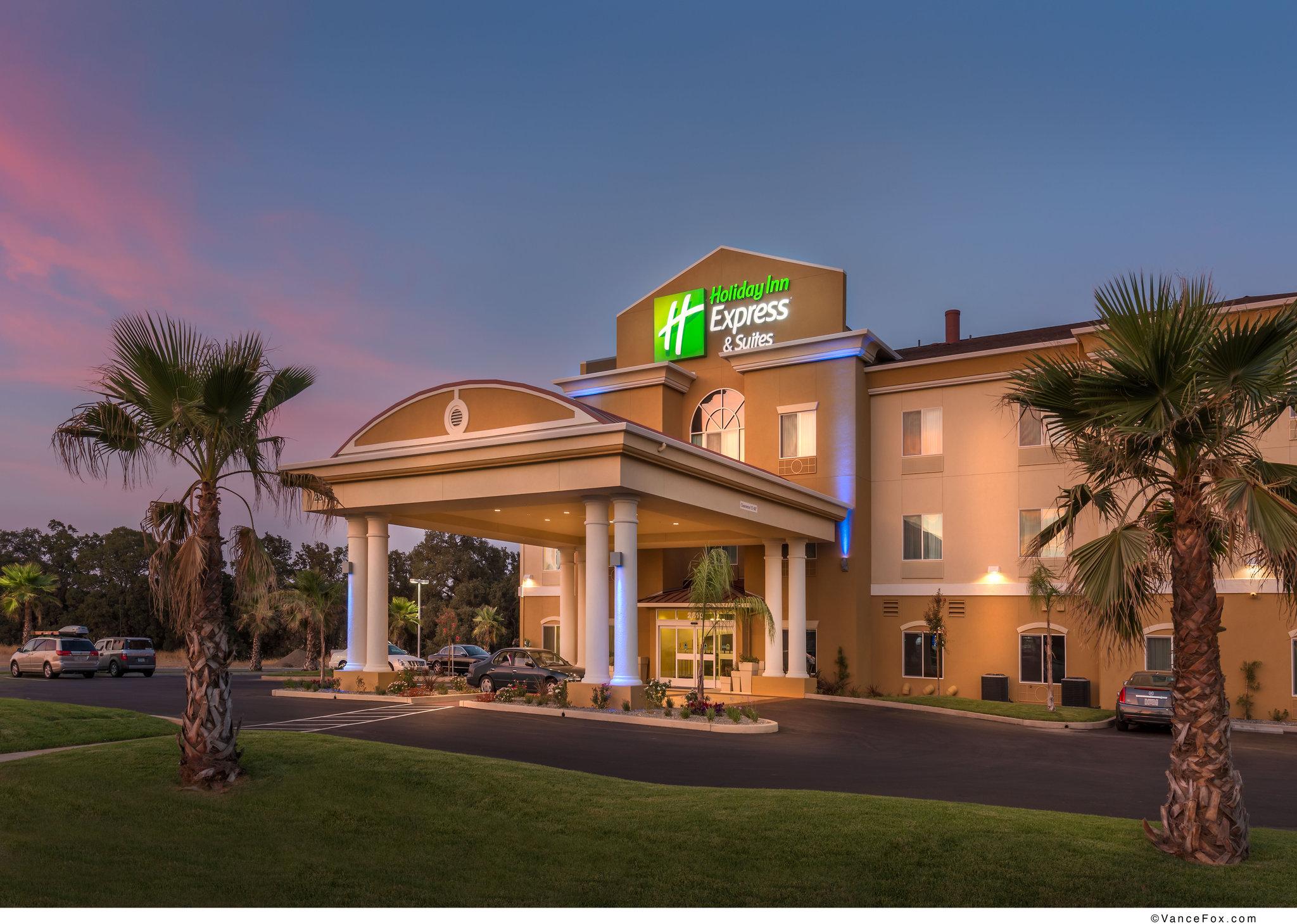 Holiday Inn Express Hotel & Suites Red Bluff-South Redding Area in Red Bluff, CA