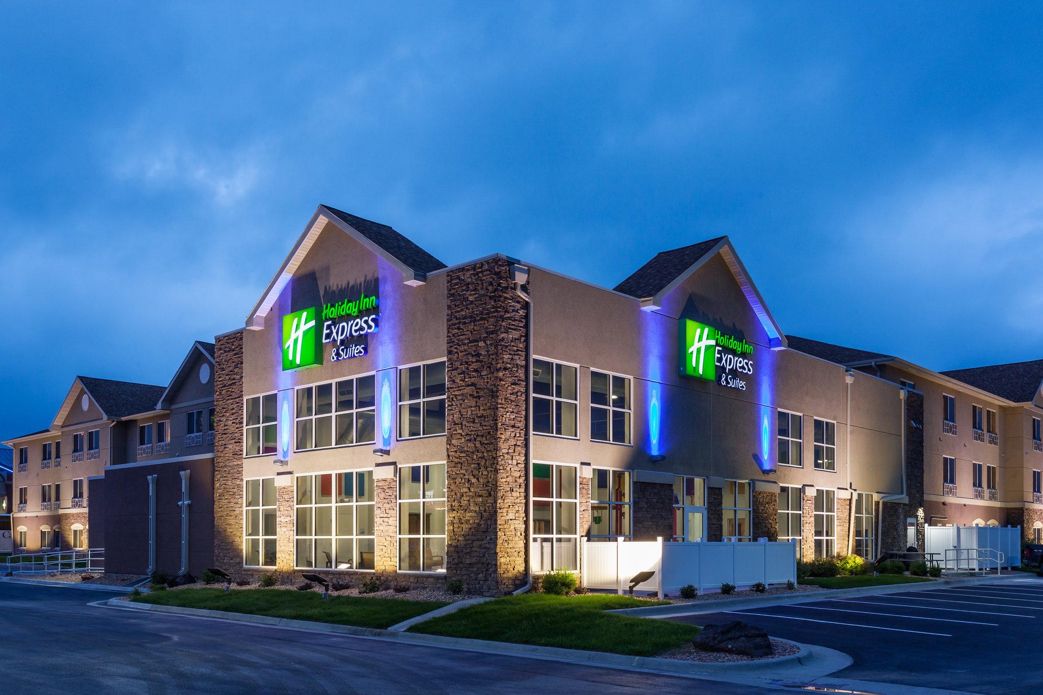 Holiday Inn Express & Suites Rapid City in Rapid City, SD
