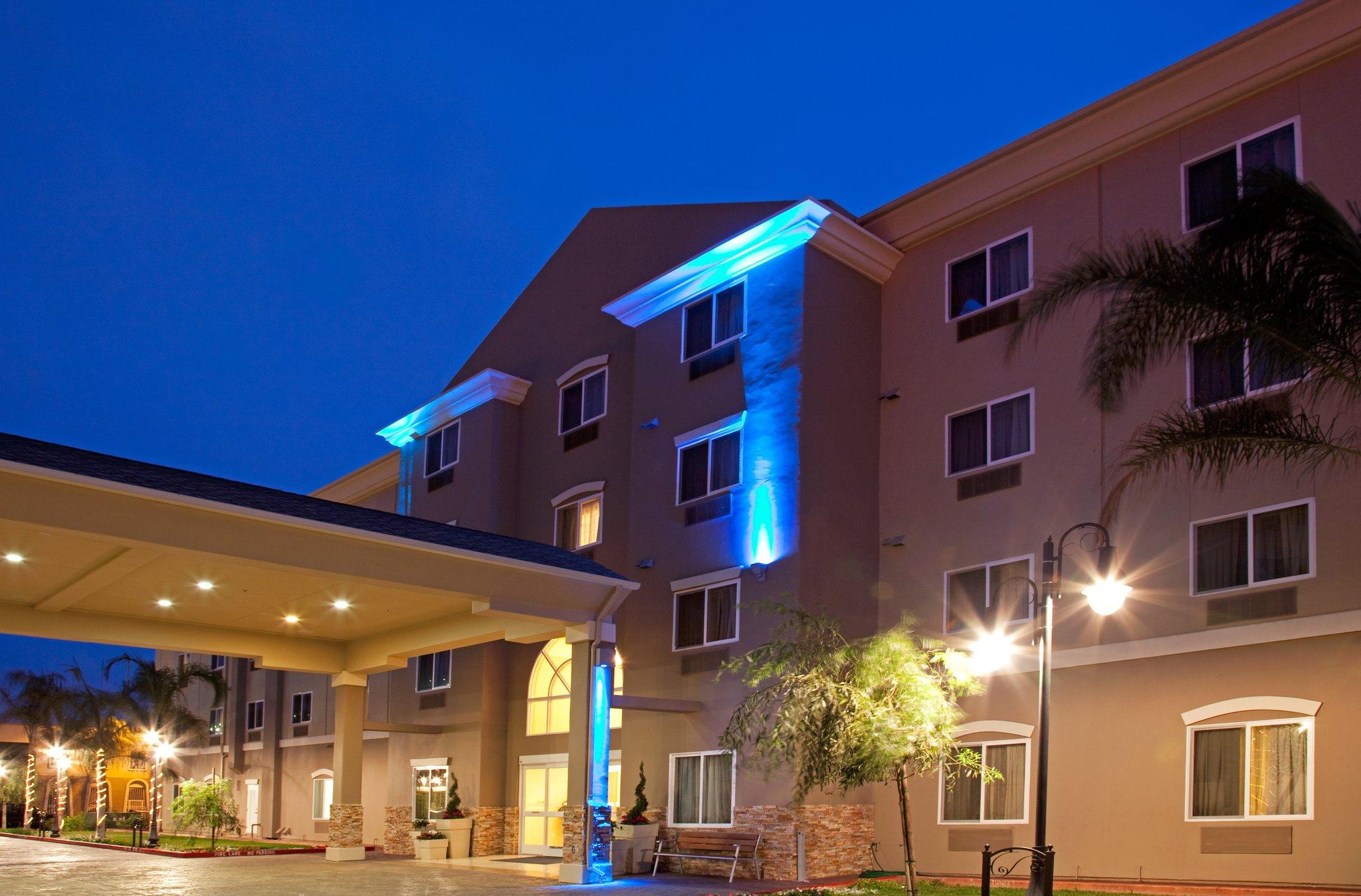 Holiday Inn Express & Suites Los Angeles Airport Hawthorne in Hawthorne, CA