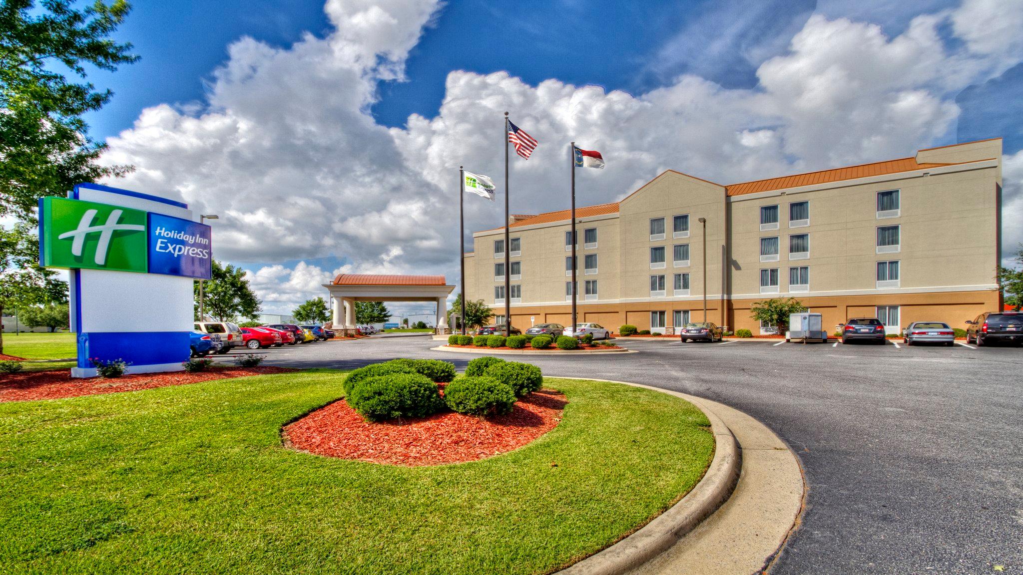 Holiday Inn Express & Suites Greenville in Greenville, NC