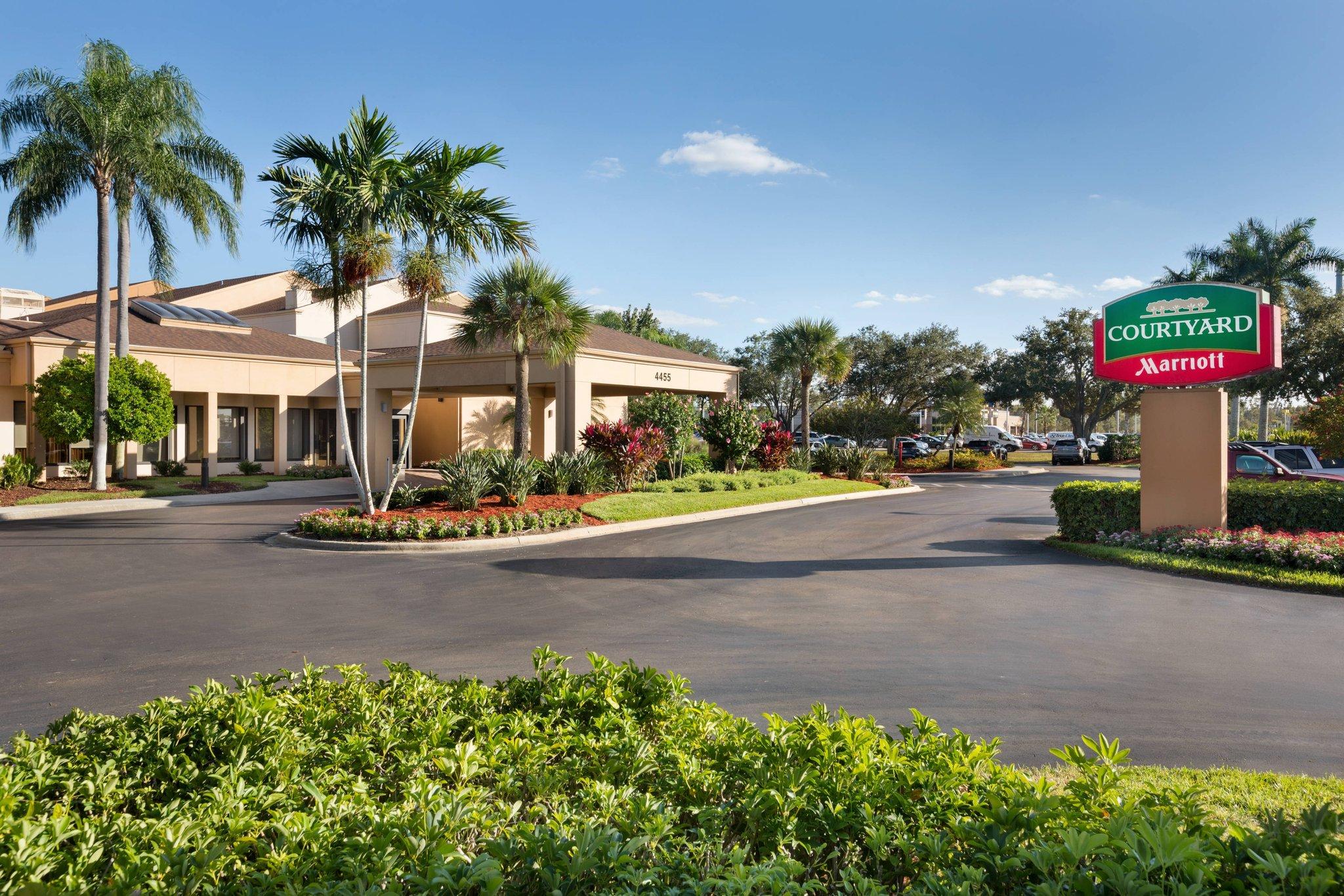 Courtyard Fort Myers Cape Coral in Fort Myers, FL