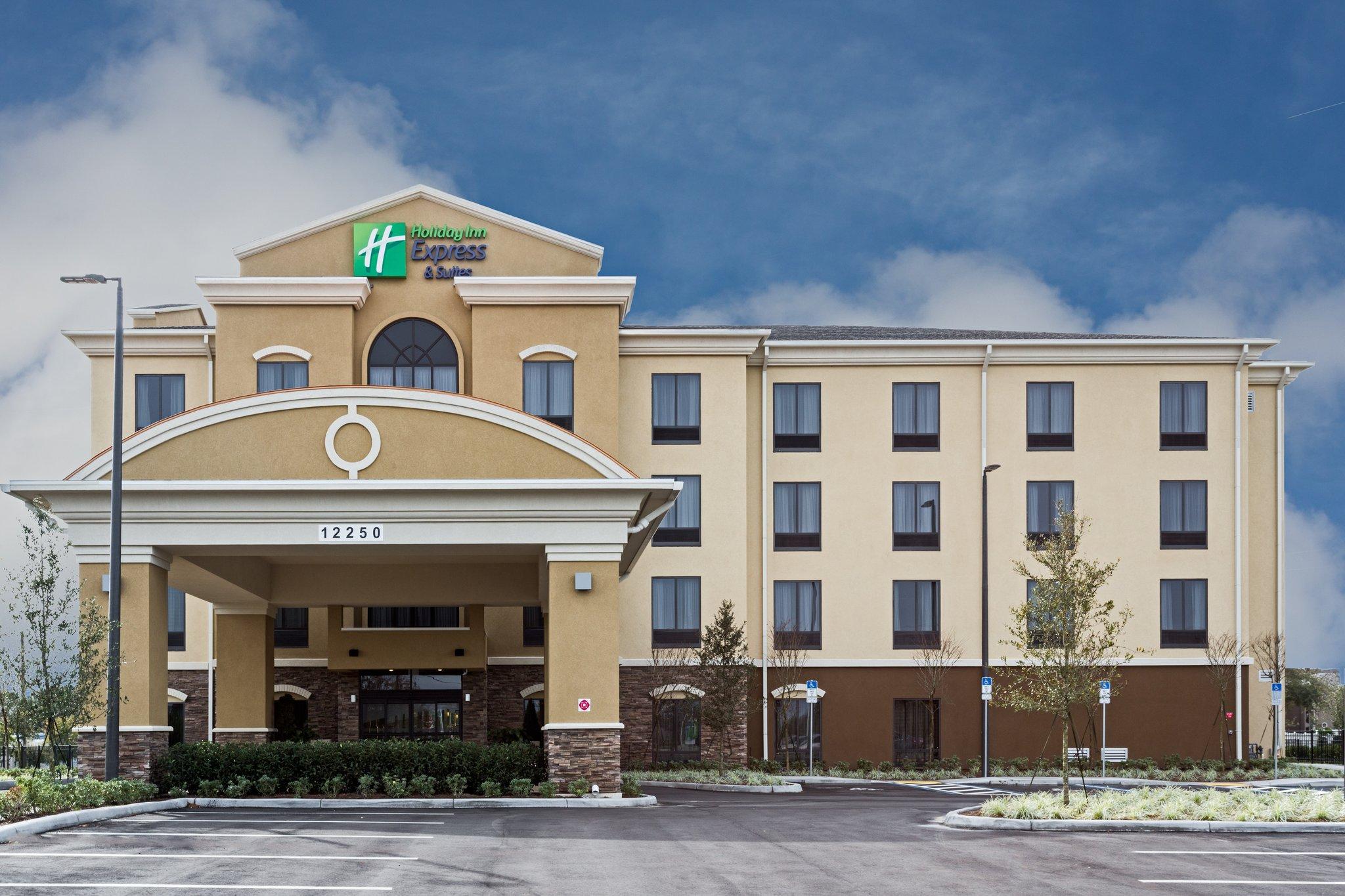 Holiday Inn Express & Suites Orlando East-Ucf Area in Orlando, FL