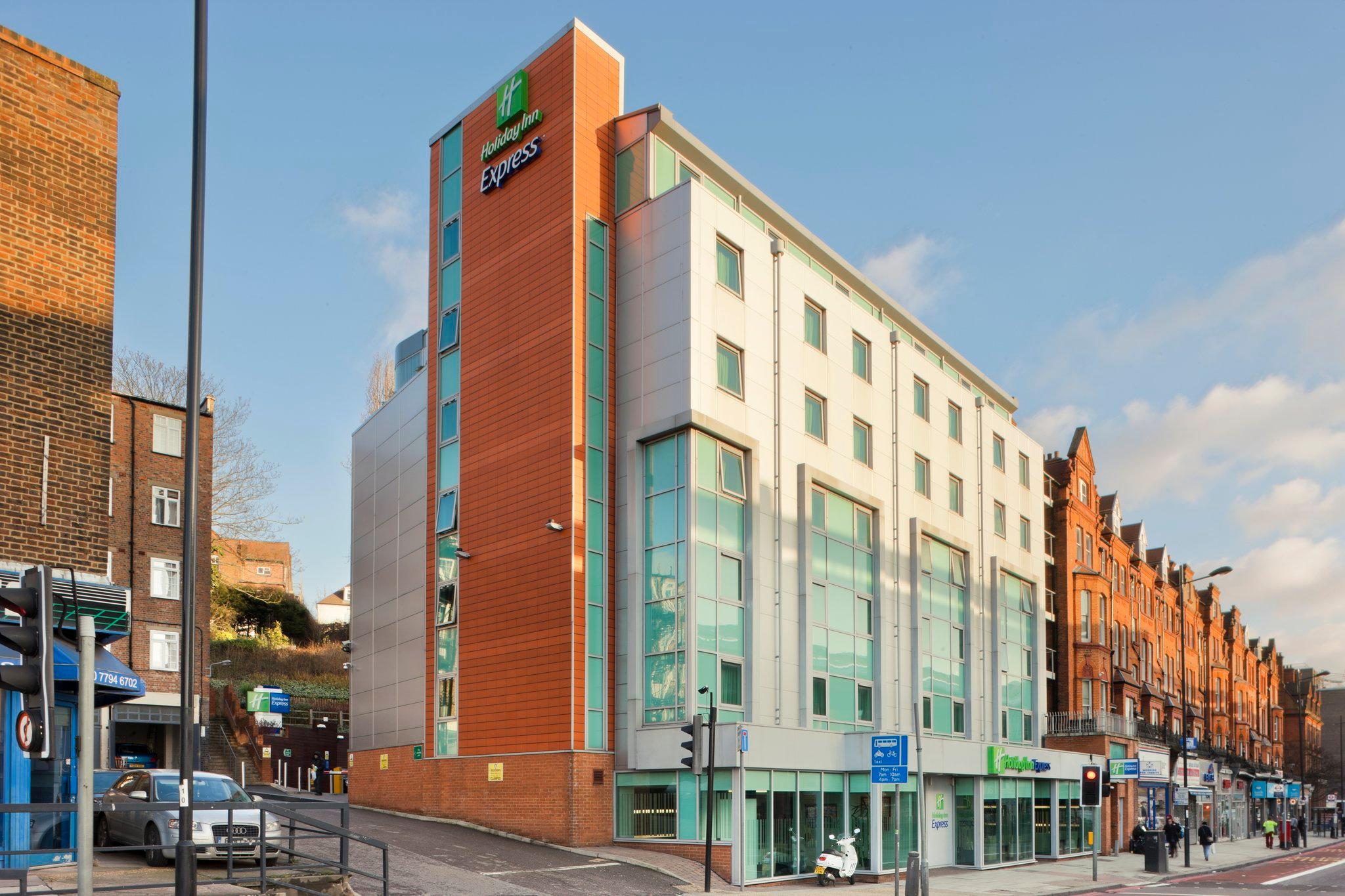 Holiday Inn Express London-Swiss Cottage in London, GB1