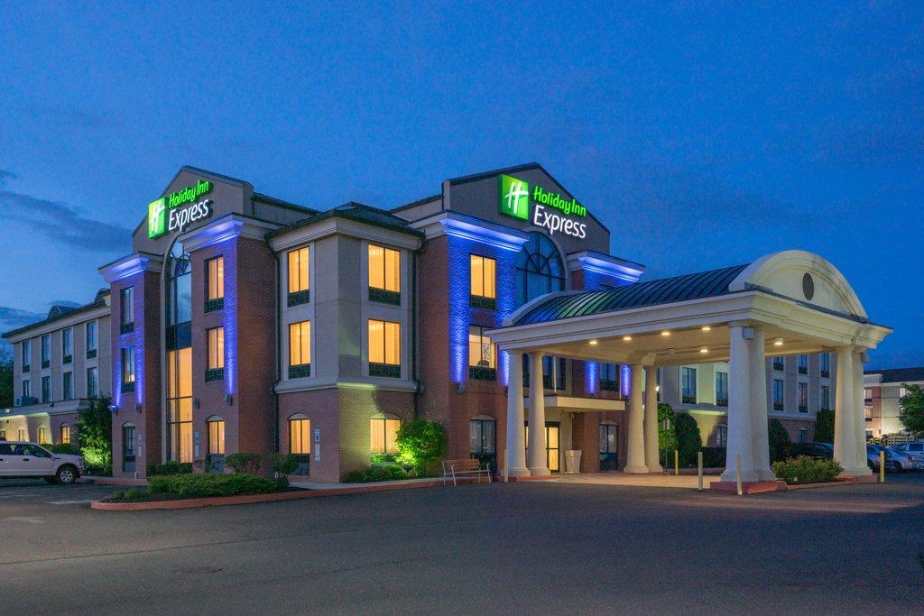 Holiday Inn Express Hotel & Suites Quakertown image