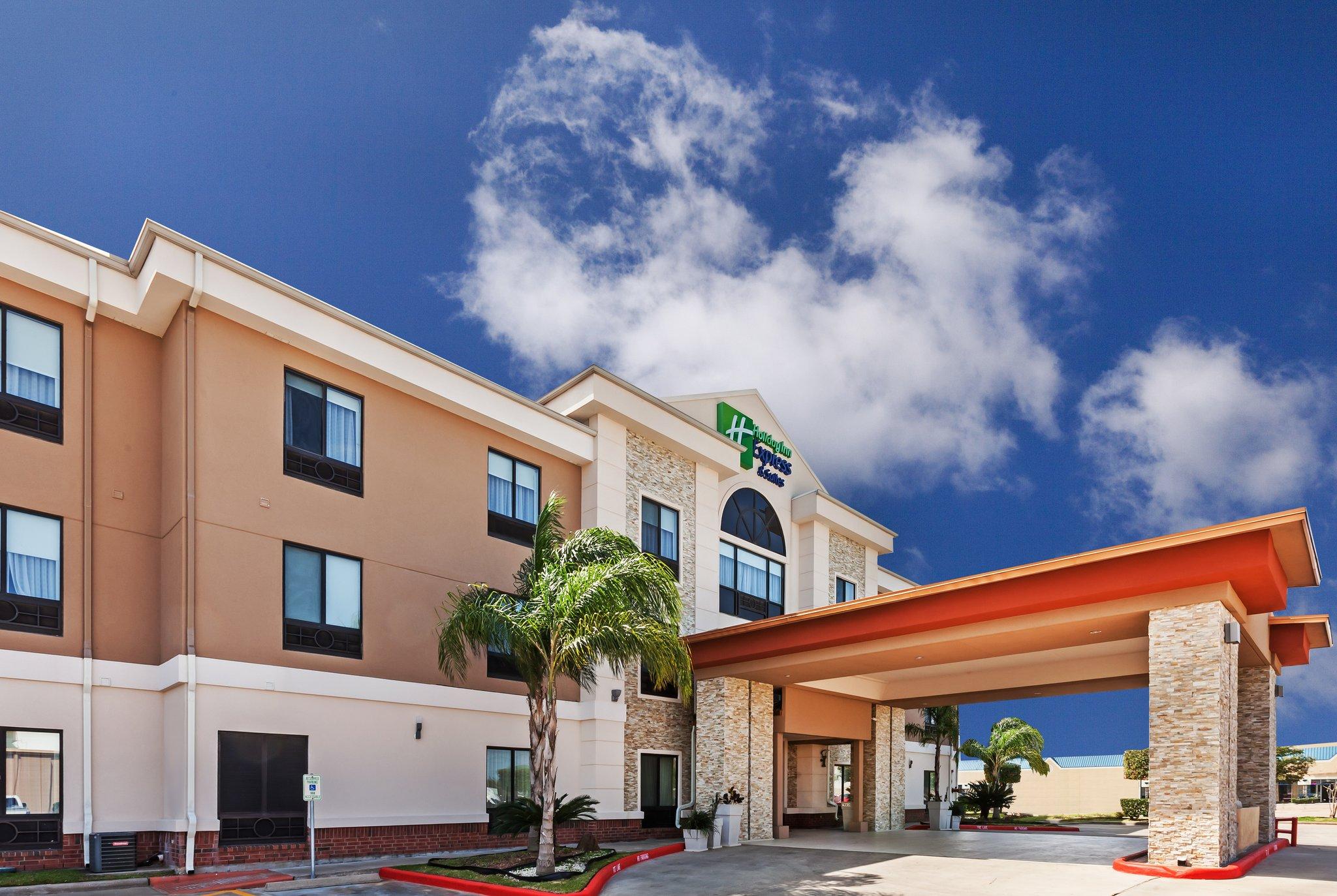 Holiday Inn Express Hotel & Suites Houston East in Houston, TX