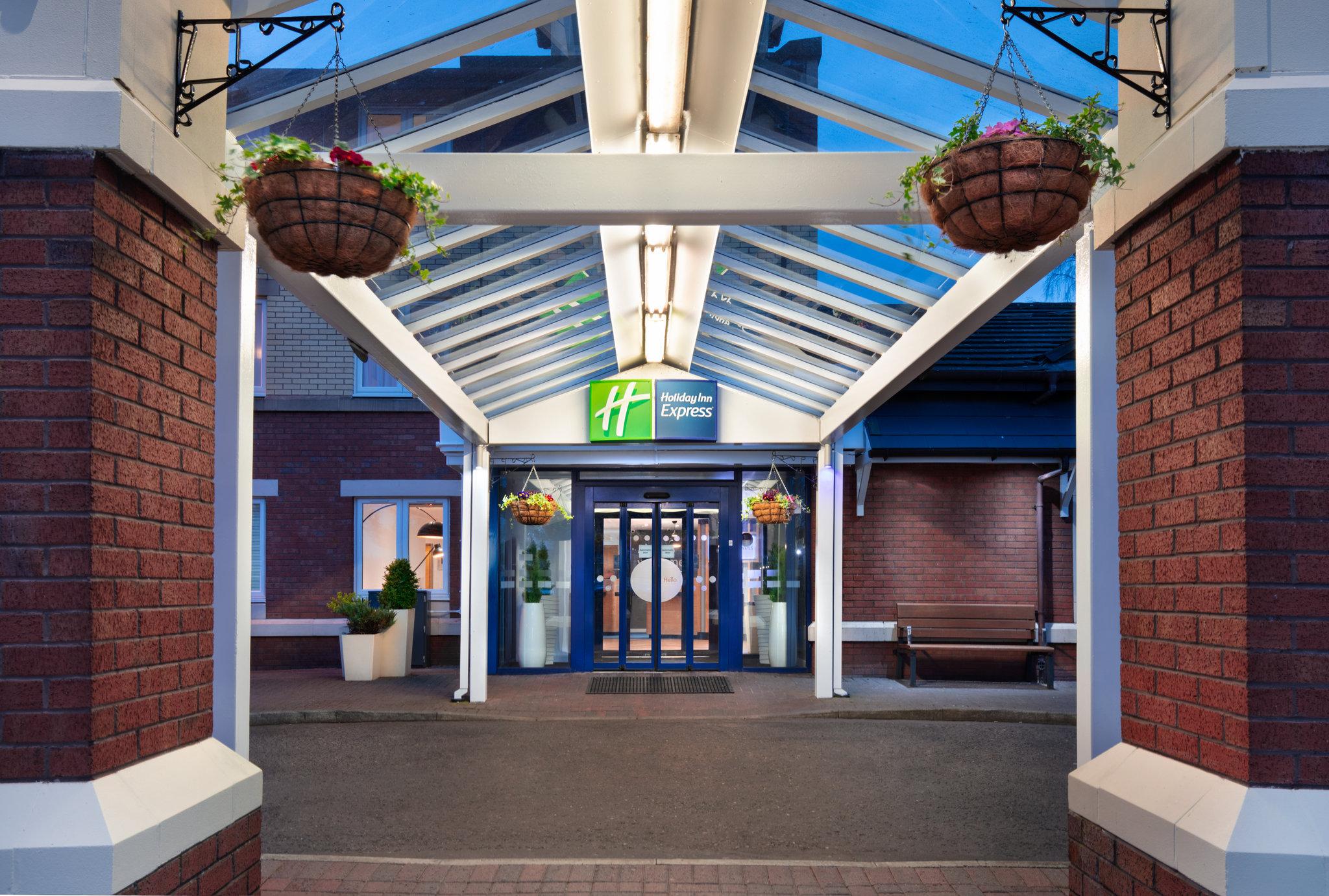 Holiday Inn Express Strathclyde Park M74, JCT.5 in Motherwell, GB2