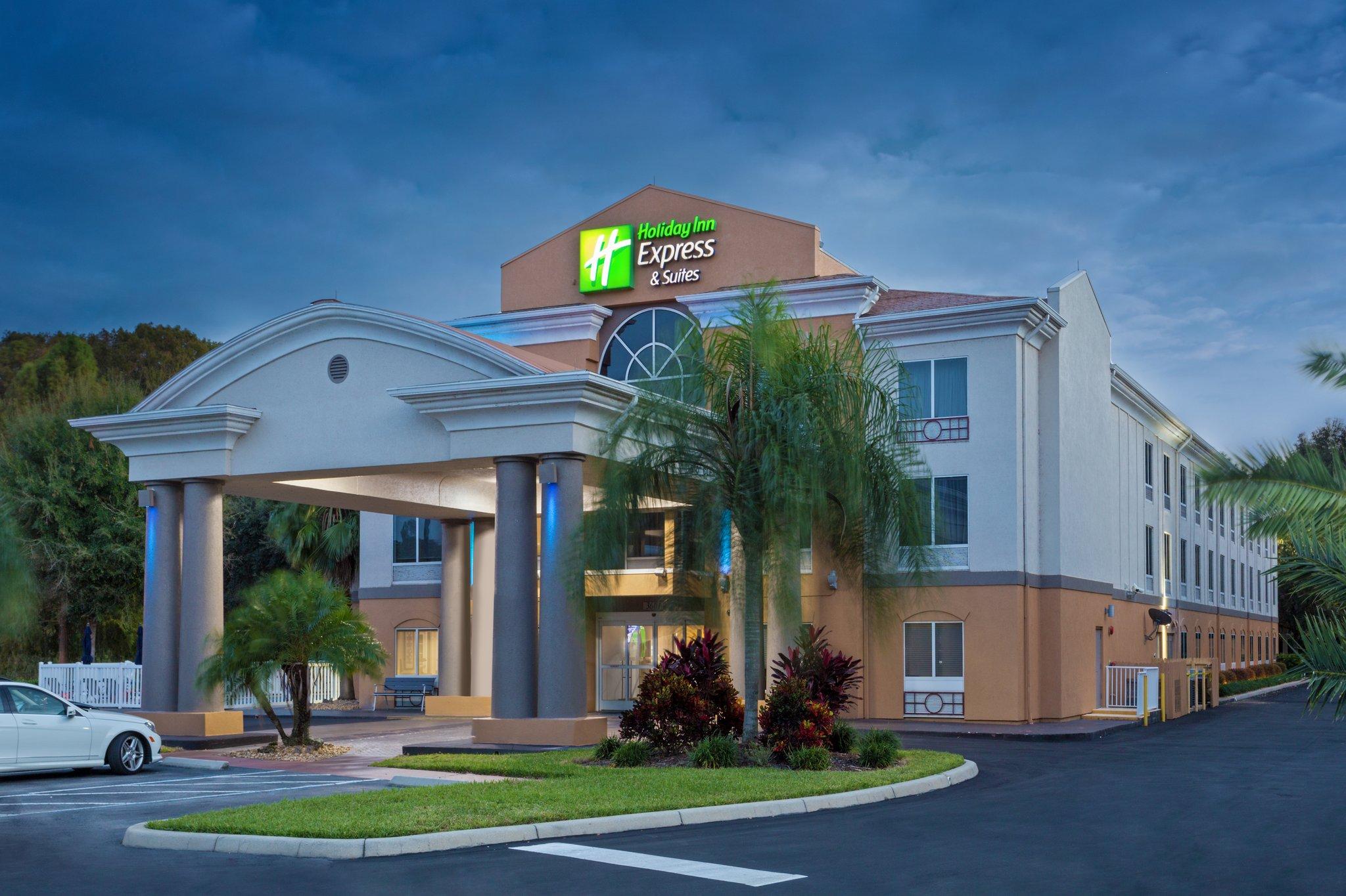 Holiday Inn Express Hotel & Suites Tavares in Tavares, FL