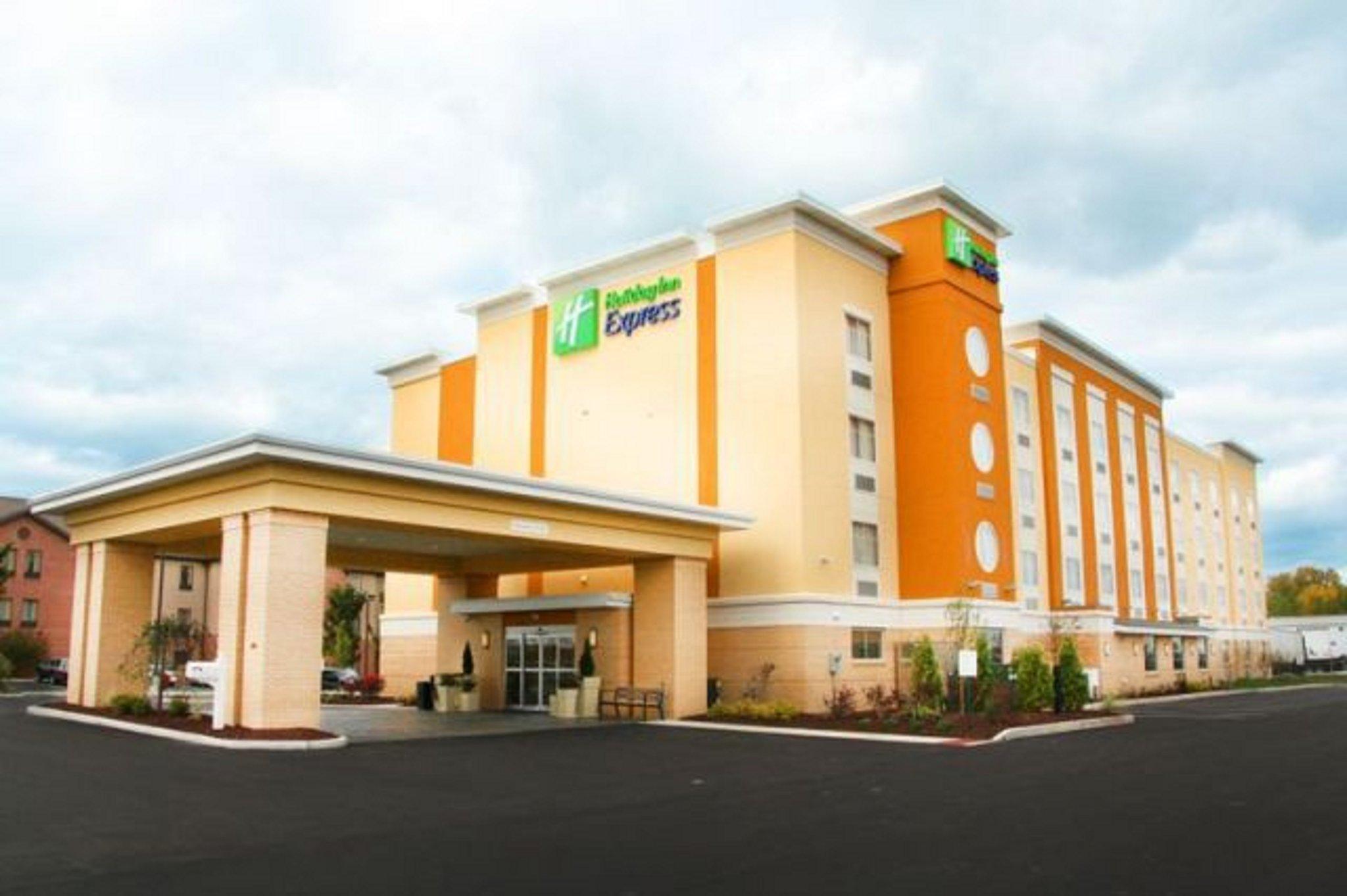 Holiday Inn Express Toledo North in Toledo, OH