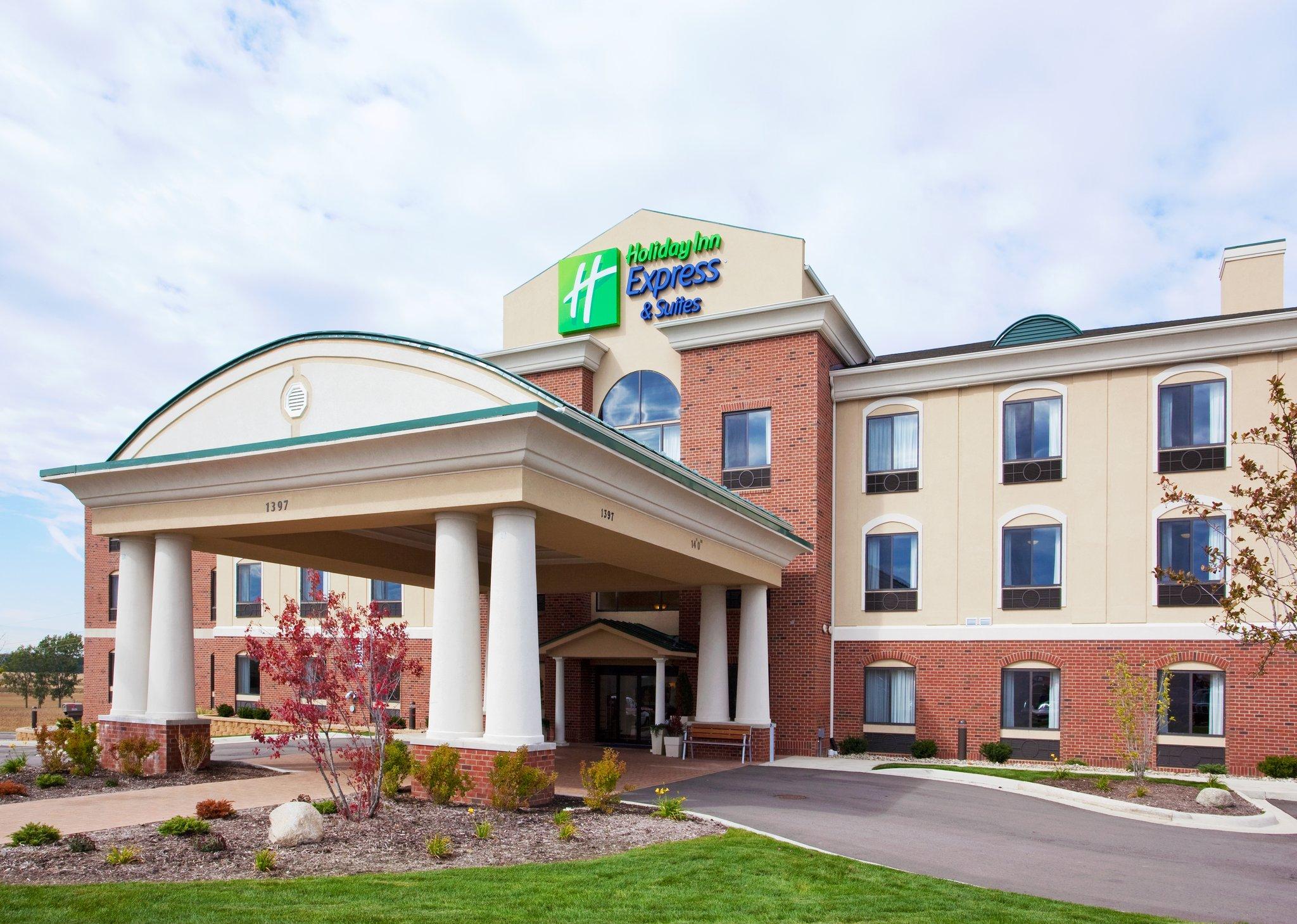 Holiday Inn Express Hotel & Suites Howell in Howell, MI