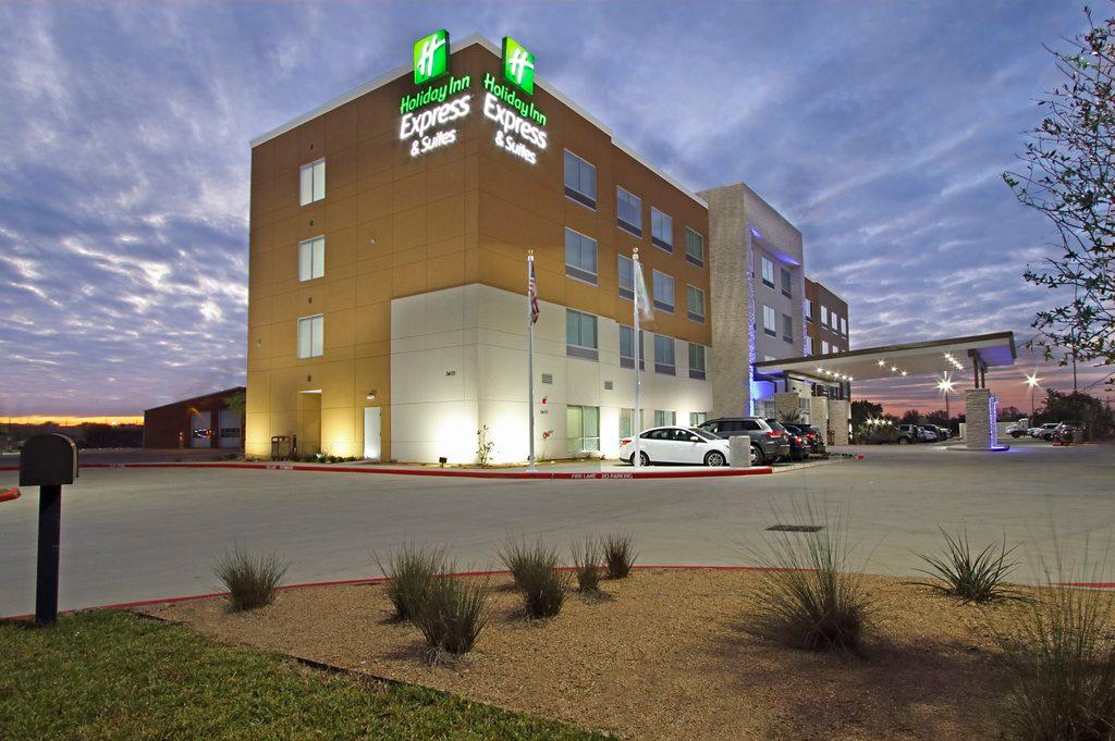 Holiday Inn Express & Suites Brookshire - Katy Freeway image