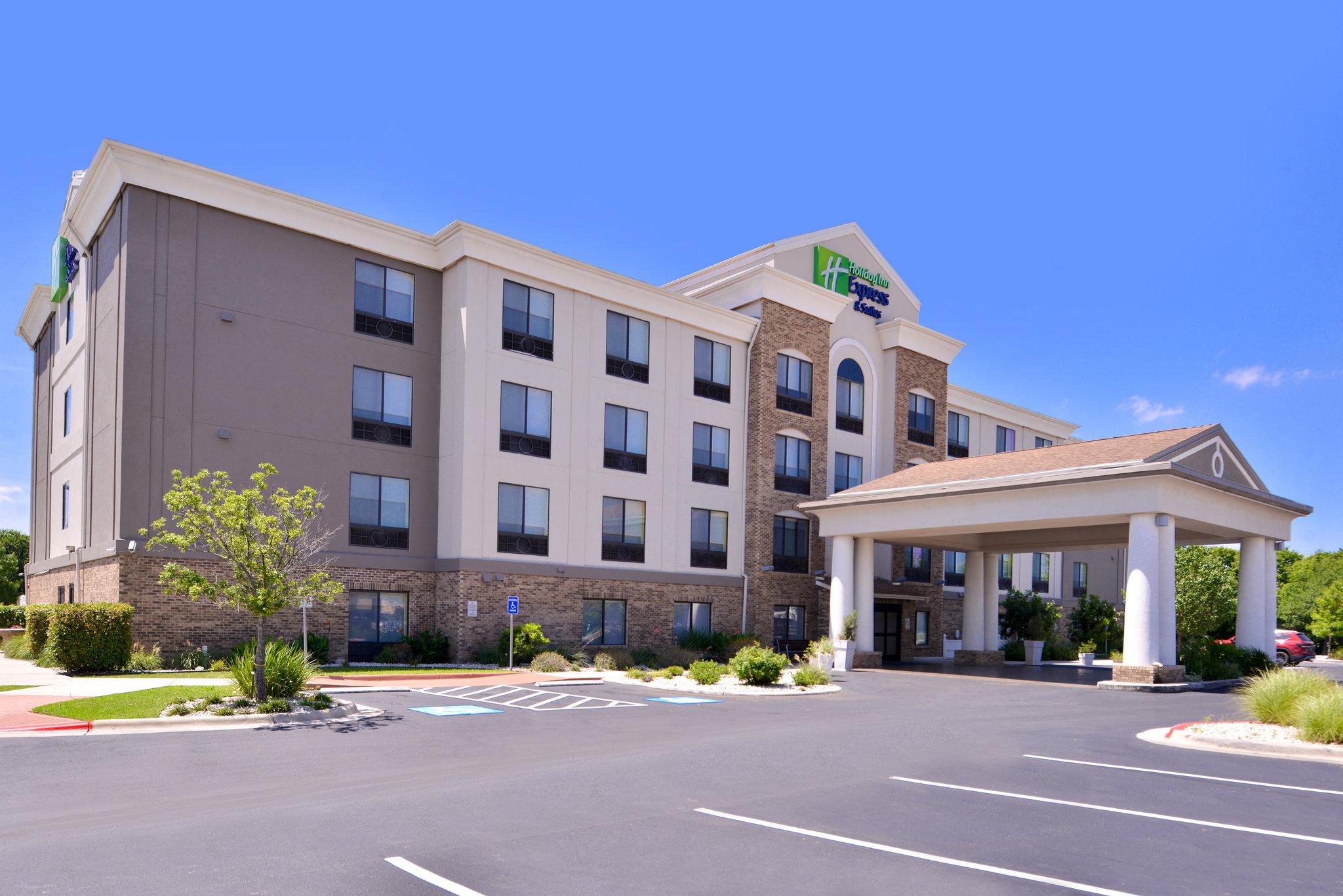 Holiday Inn Express Hotel & Suites Selma in Selma, TX