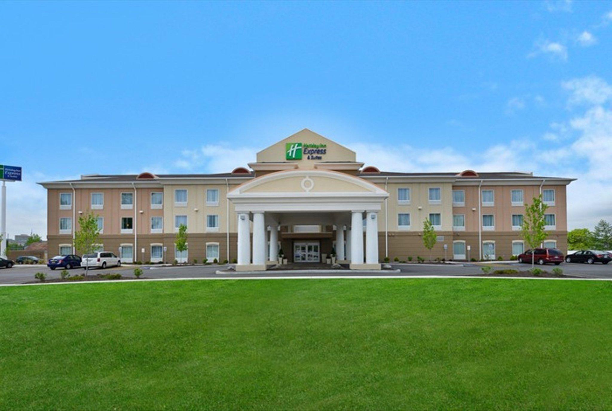 Holiday Inn Express Hotel & Suites Utica in Utica, NY