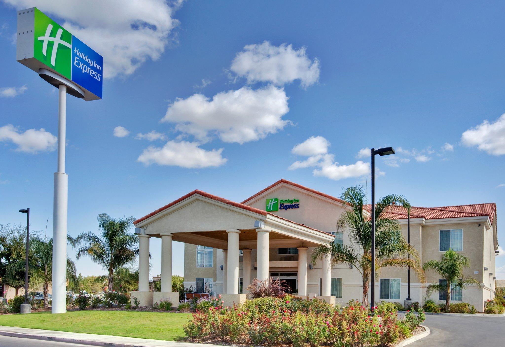 Holiday Inn Express Delano Highway 99 in Delano, CA