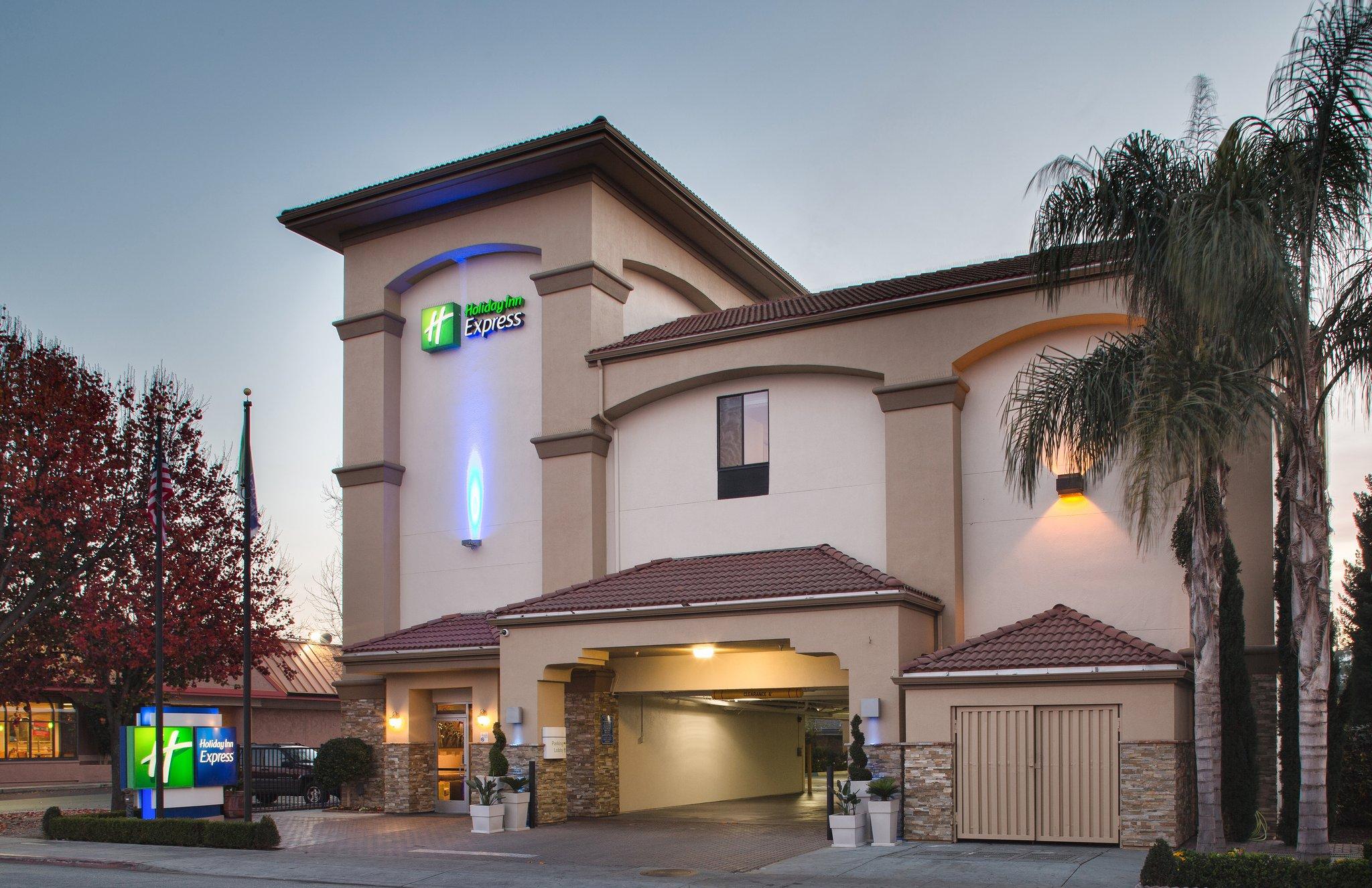 Holiday Inn Express Redwood City-Central in Redwood City, CA