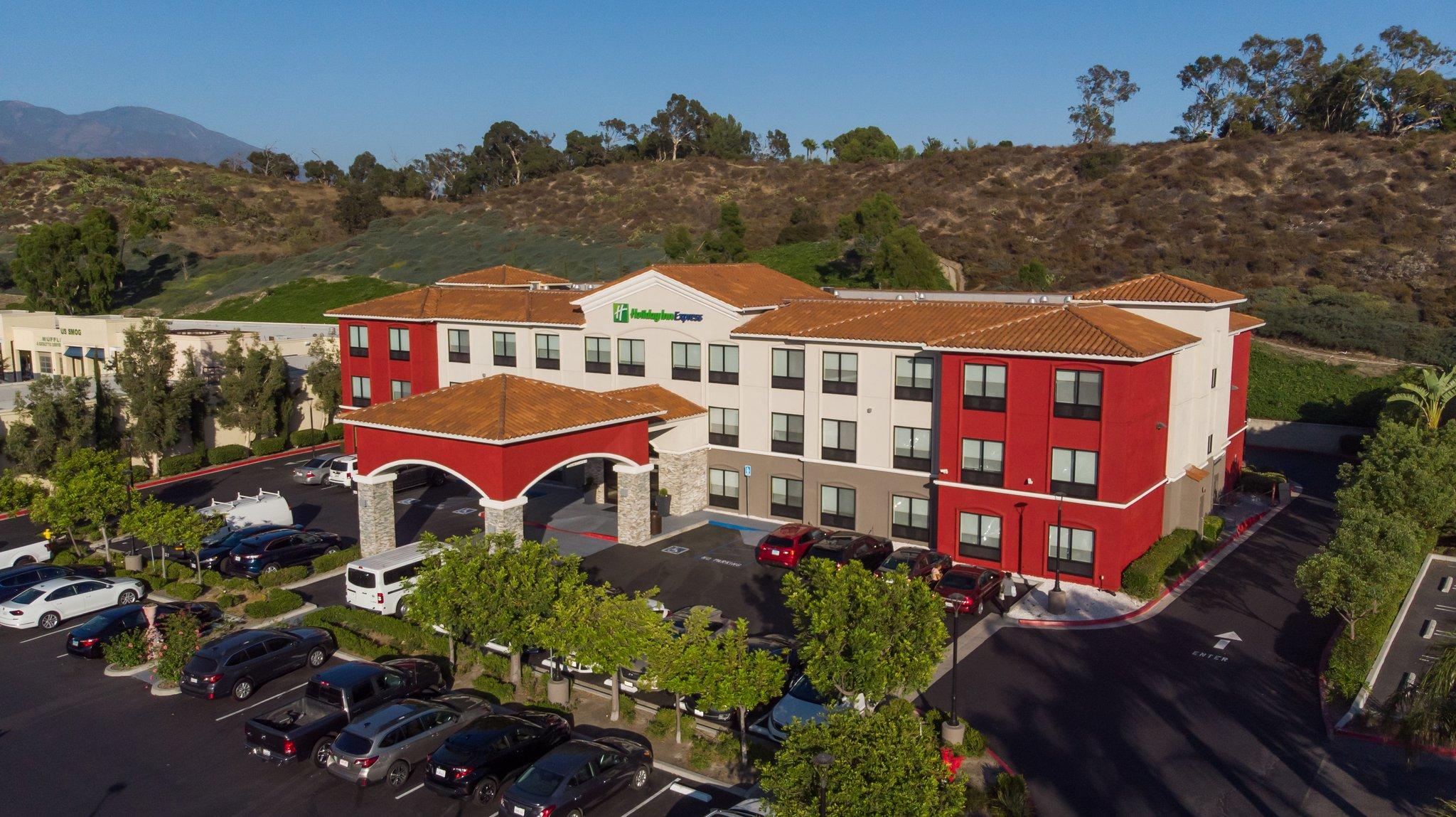 Holiday Inn Express & Suites Lake Forest in Lake Forest, CA