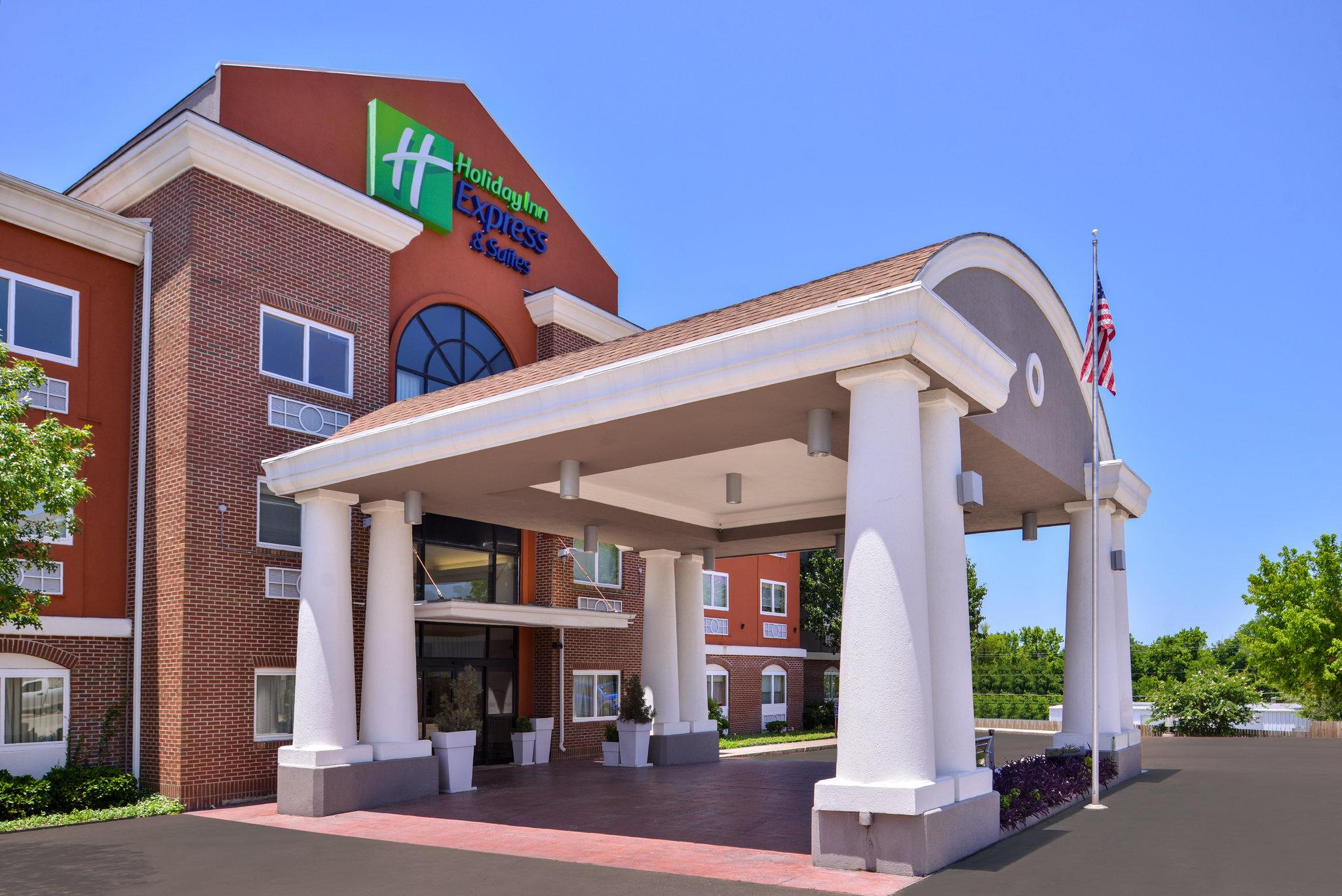 Holiday Inn Express Hotel & Suites Elgin in Elgin, TX