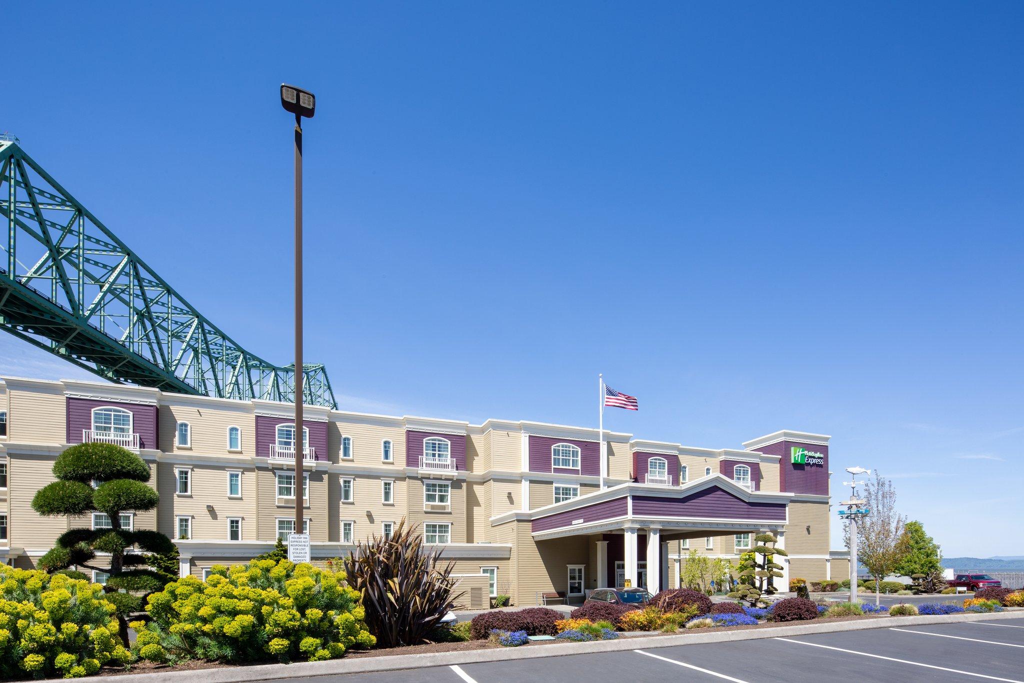 Holiday Inn Express & Suites Astoria in Astoria, OR