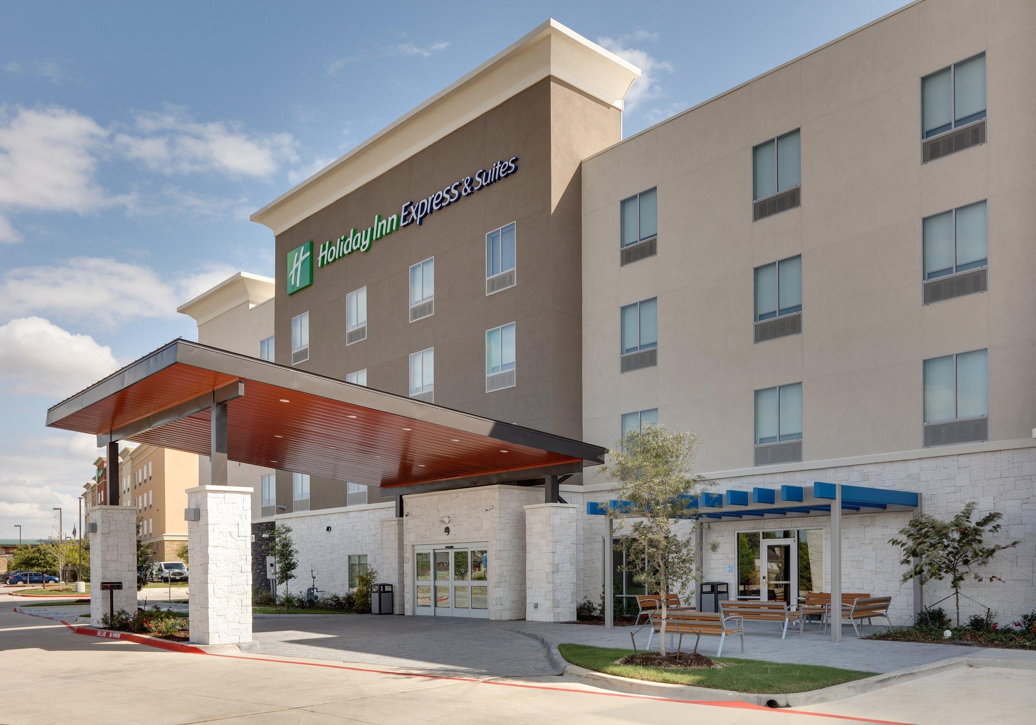 Holiday Inn Express & Suites Plano - The Colony in The Colony, TX