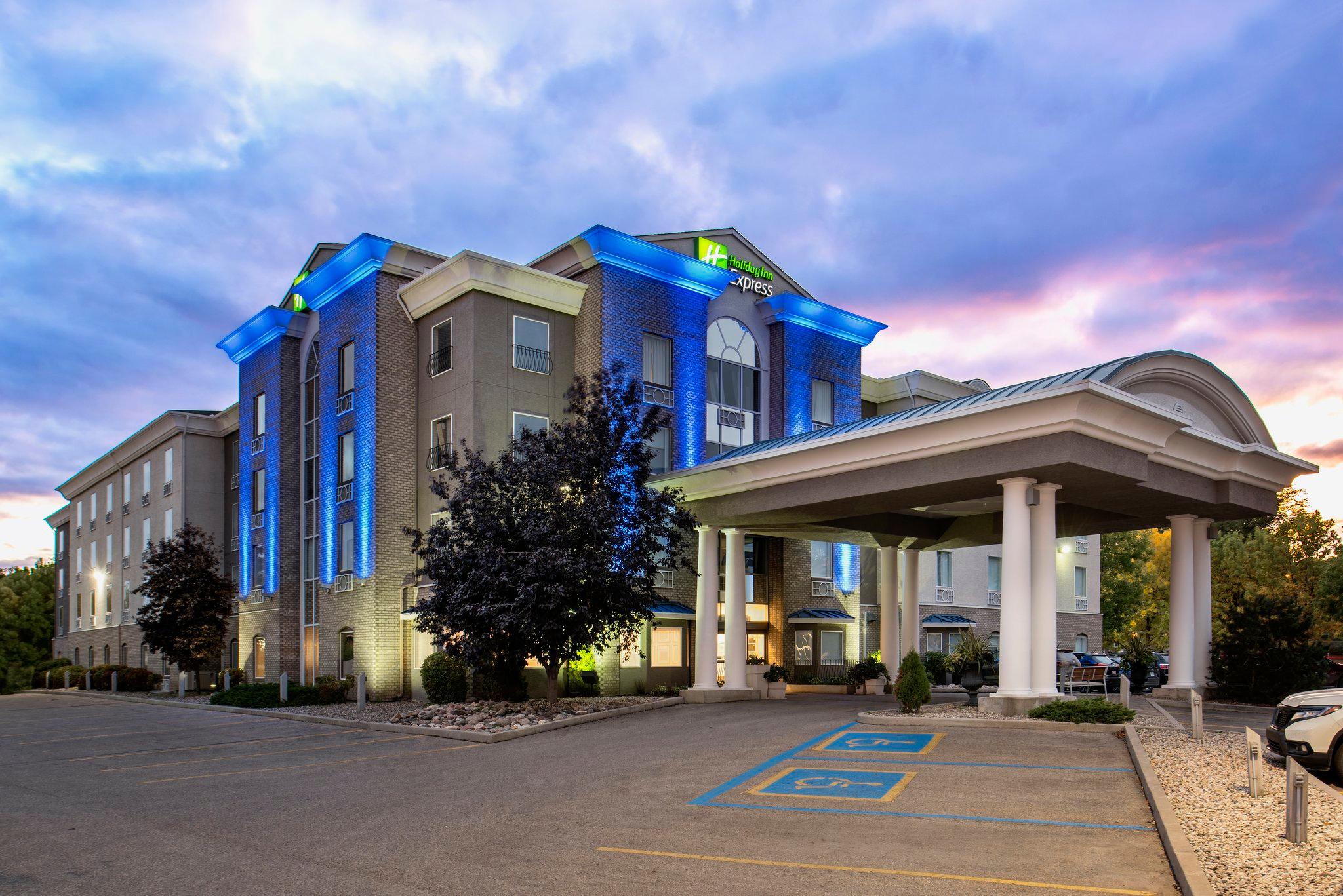 Holiday Inn Express & Suites Saskatoon Centre in Saskatoon, SK