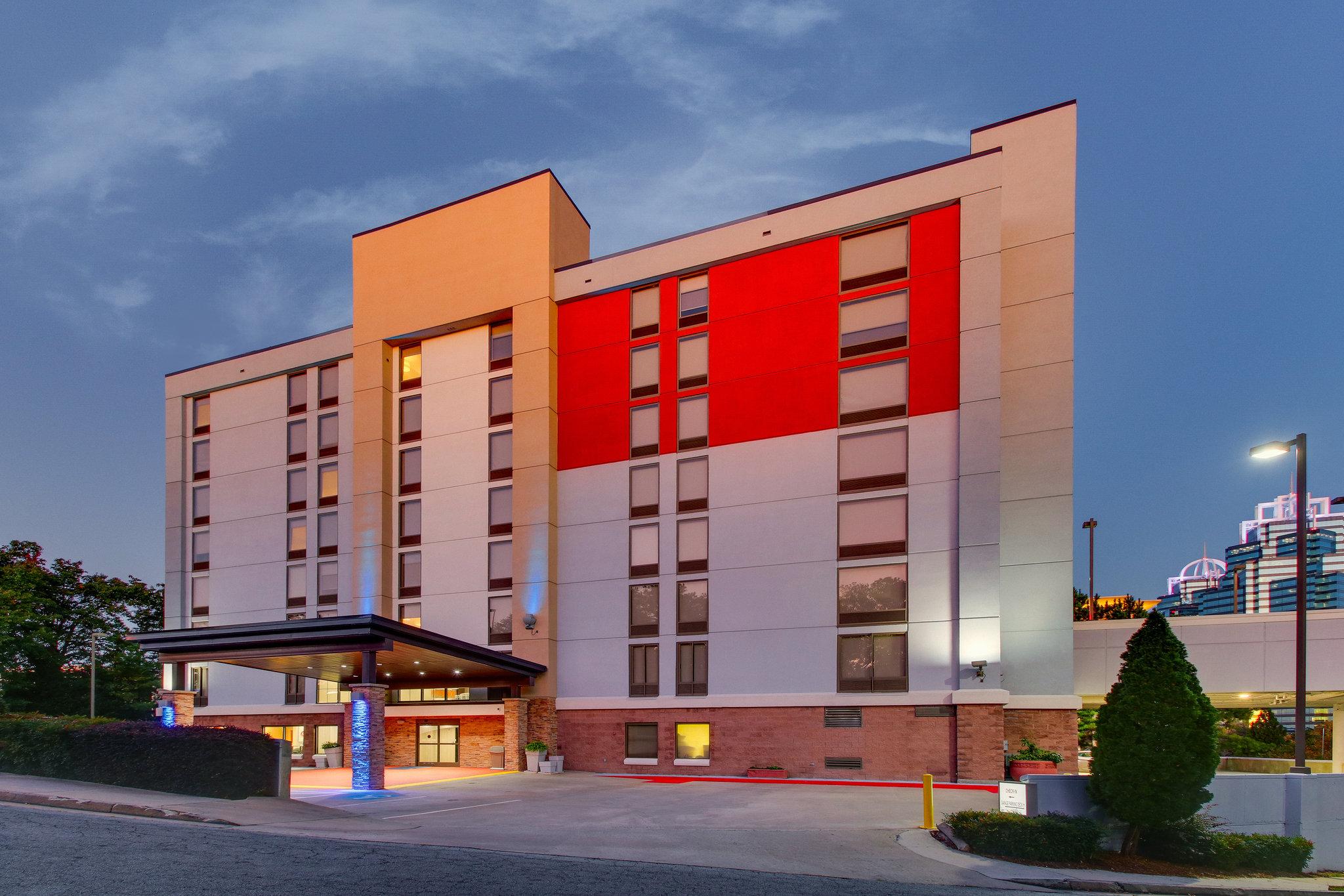 Holiday Inn Express Hotel & Suites Atlanta N-Perimeter Mall Area in Atlanta, GA