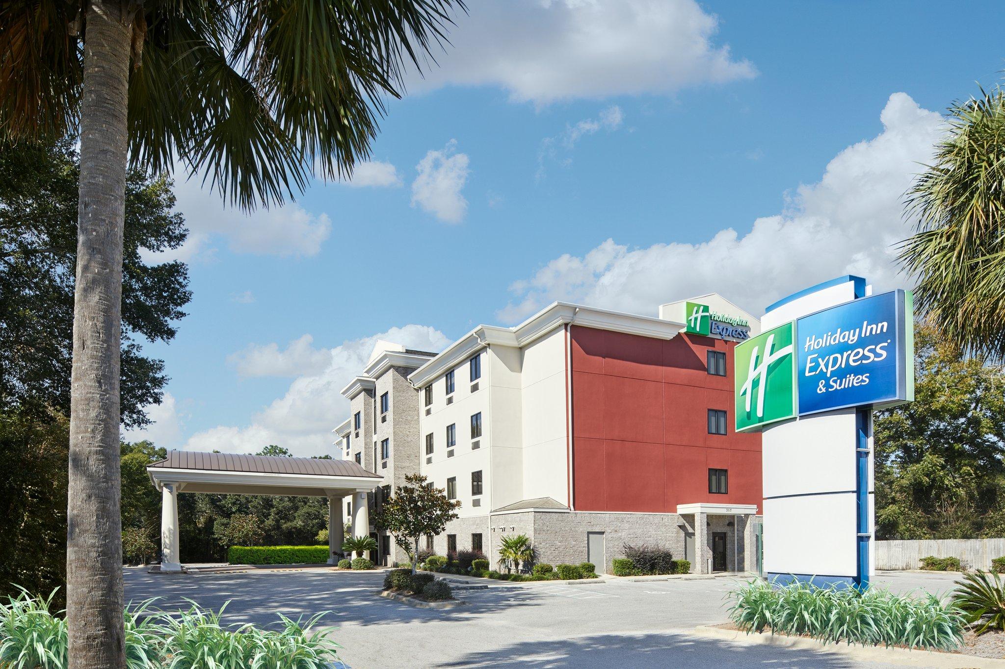 Holiday Inn Express & Suites Pensacola West-Navy Base in Pensacola, FL