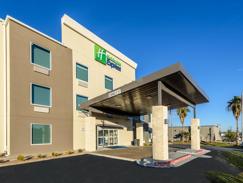 Holiday Inn Express Hotel & Suites Bastrop image