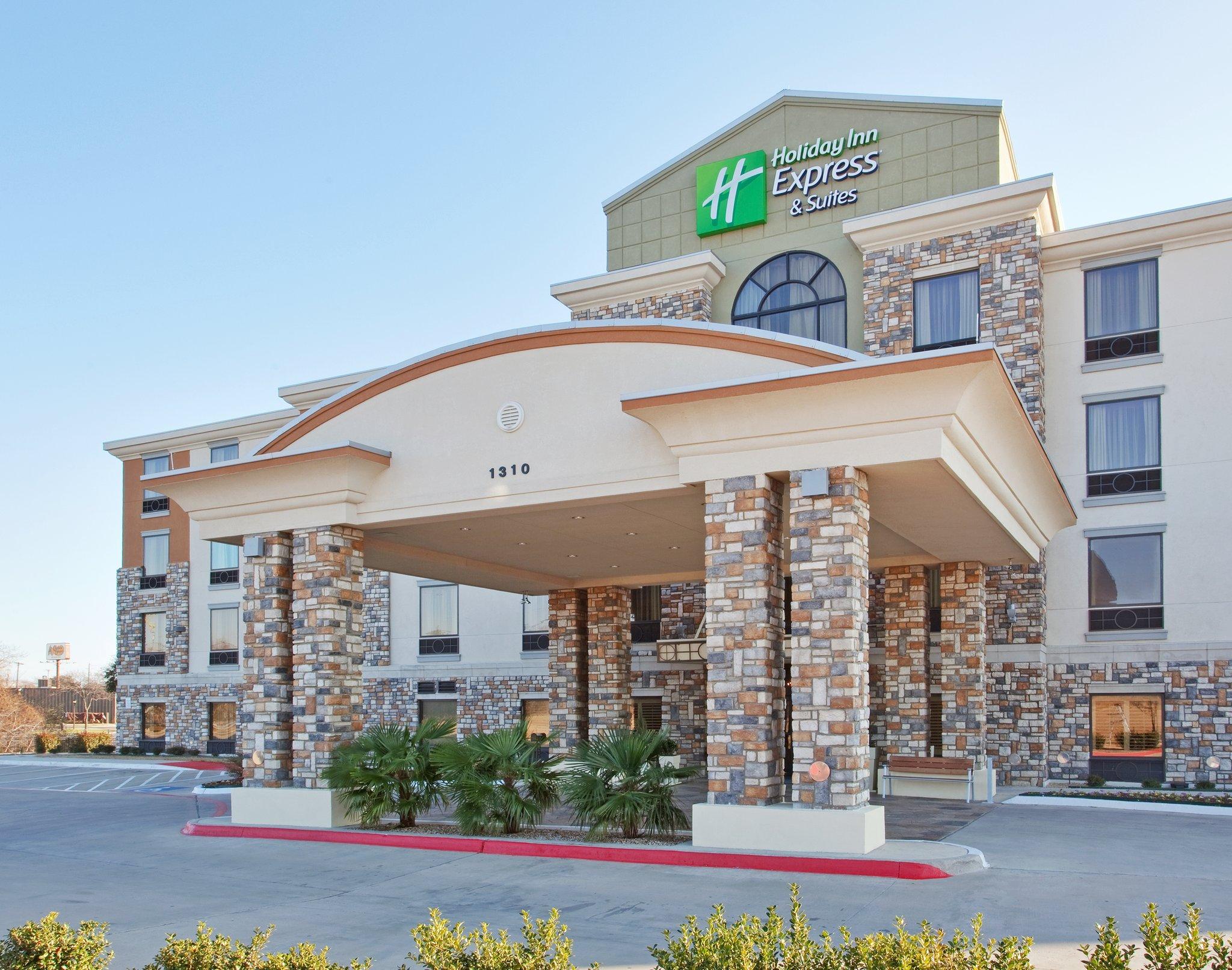 Holiday Inn Express & Suites Dallas South - Desoto in DeSoto, TX
