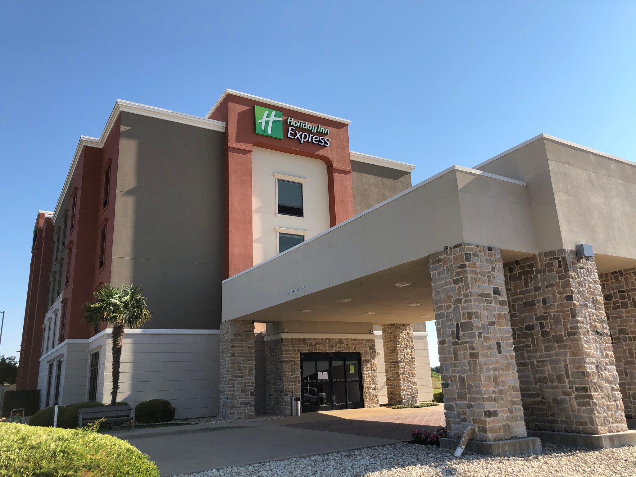 Holiday Inn Express Hillsboro I-35 in Hillsboro, TX