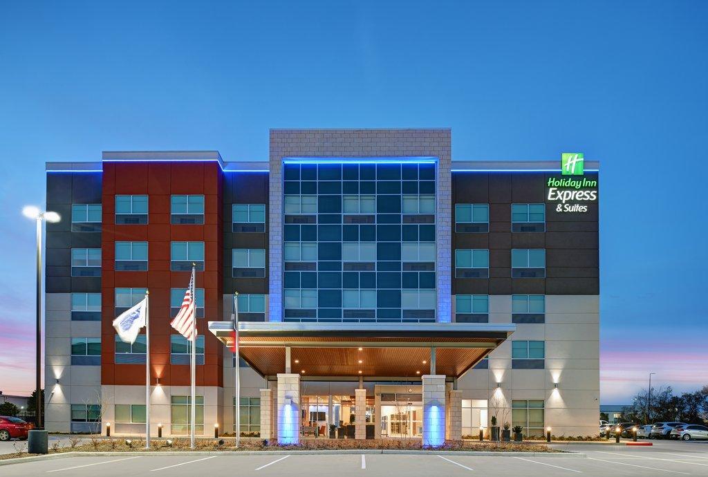 Holiday Inn Express & Suites Houston - Memorial City Centre image