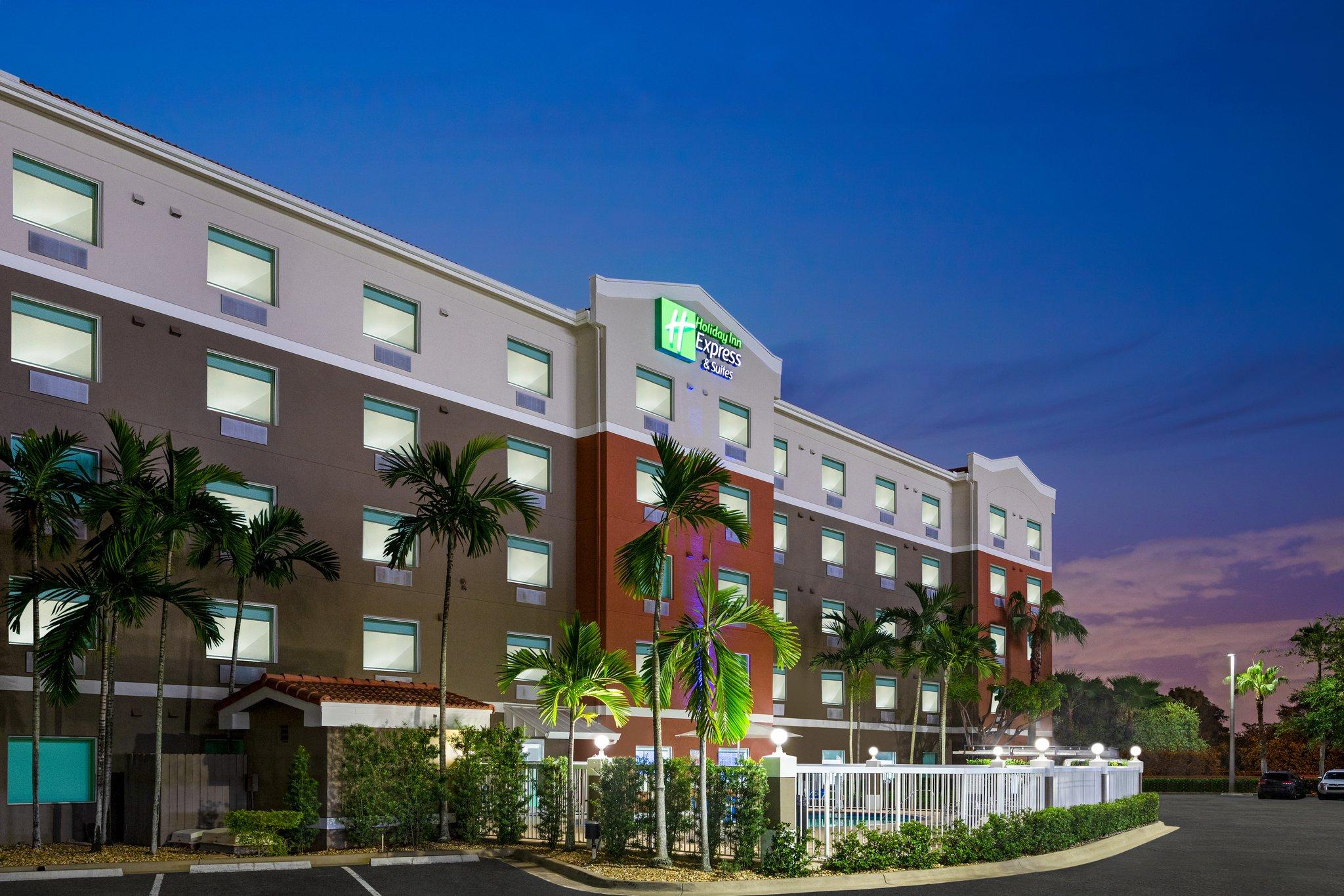 Holiday Inn Express Hotel & Suites Pembroke Pines-Sheridan ST in Pembroke Pines, FL