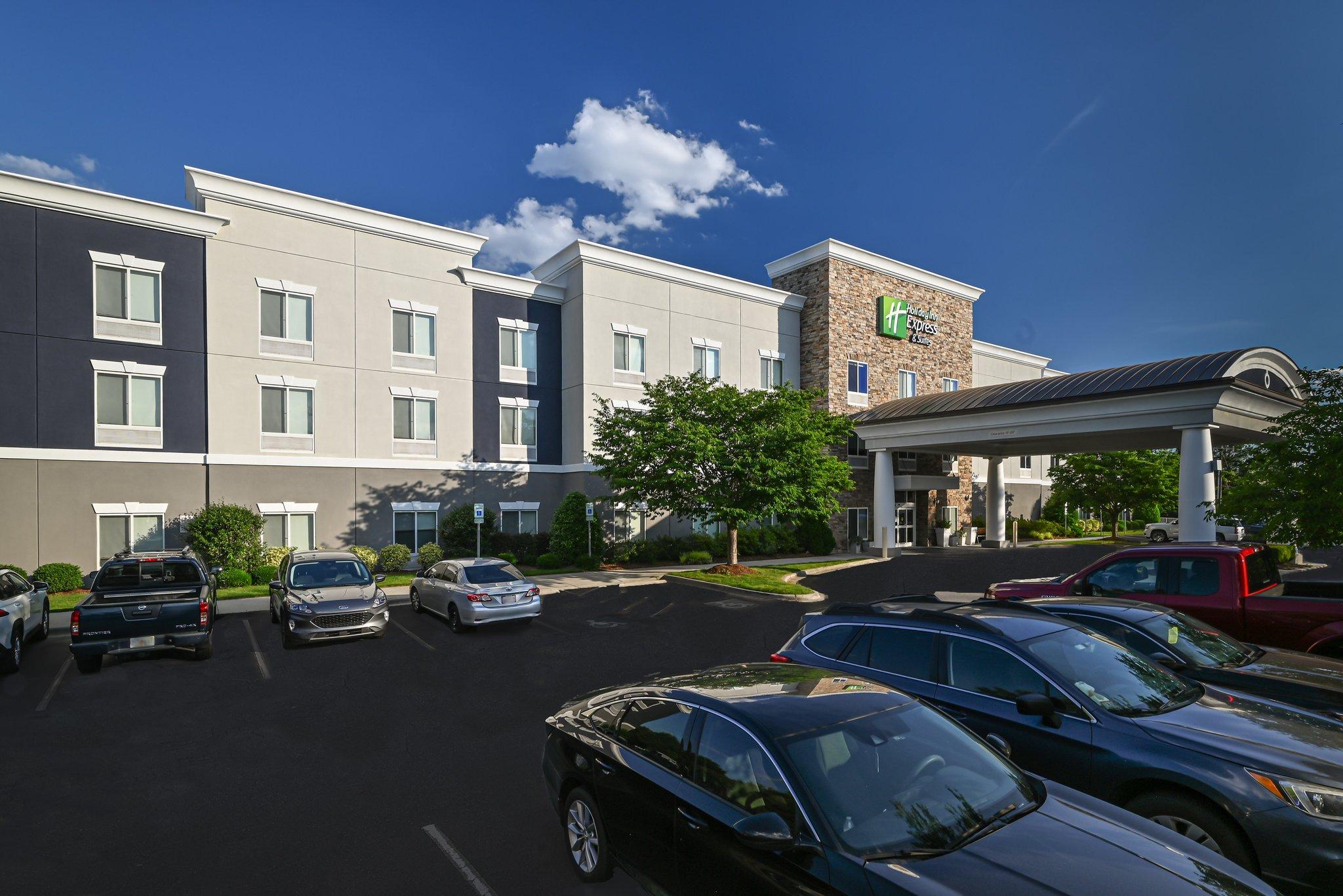 Holiday Inn Express Hotel & Suites Charlotte Southeast - Matthews in Matthews, NC