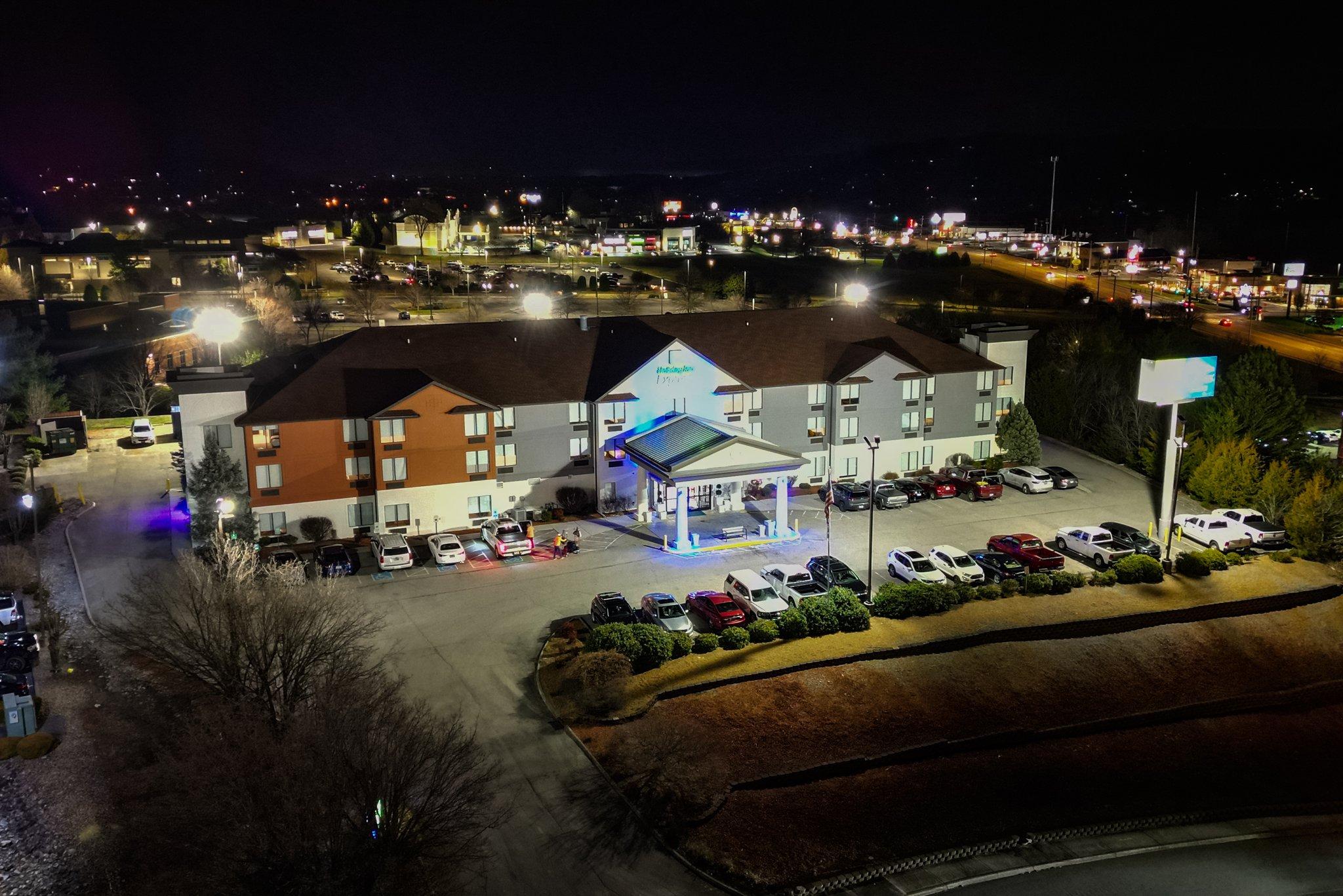 Holiday Inn Express Hotel & Suites Knoxville-North-I-75 Exit 112 in Powell, TN