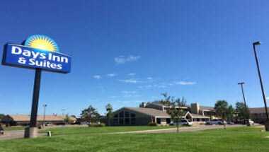 Baxter, MN 的 Days Inn & Suites by Wyndham Baxter Brainerd Area