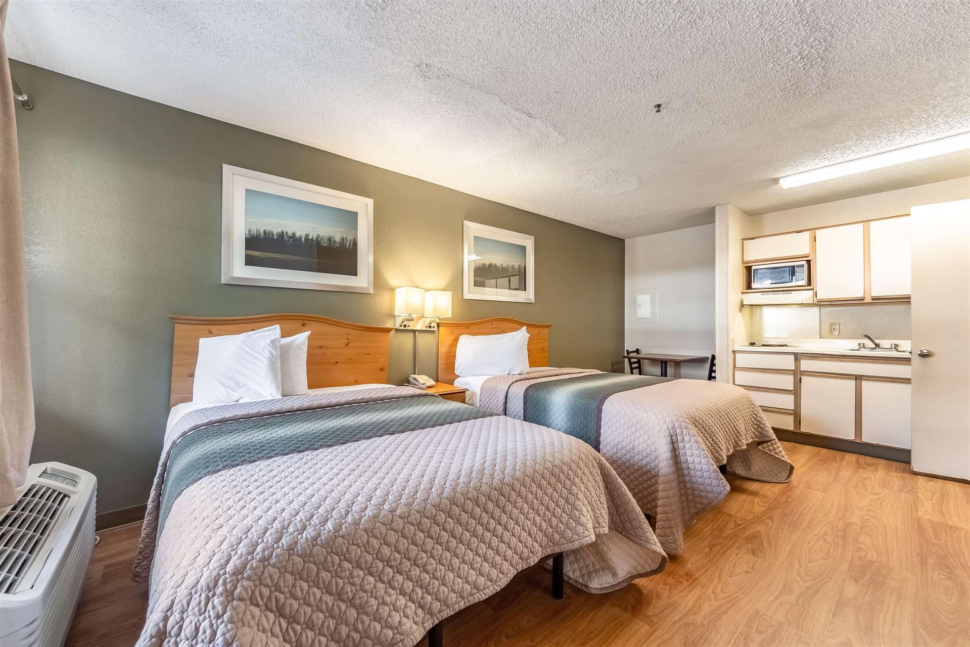 Hometowne Suites Dallas - North Addison Tollway image