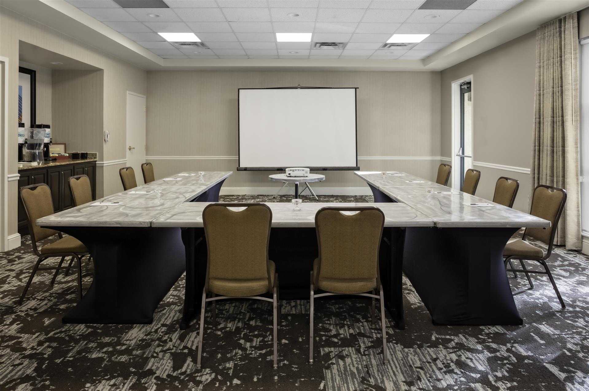 Hilton Garden Inn Atlanta Perimeter Center в Atlanta, GA