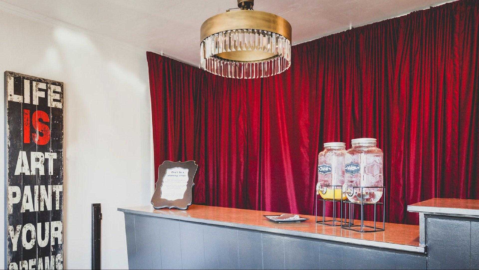 San Carlos, CAにおけるLia Hotel