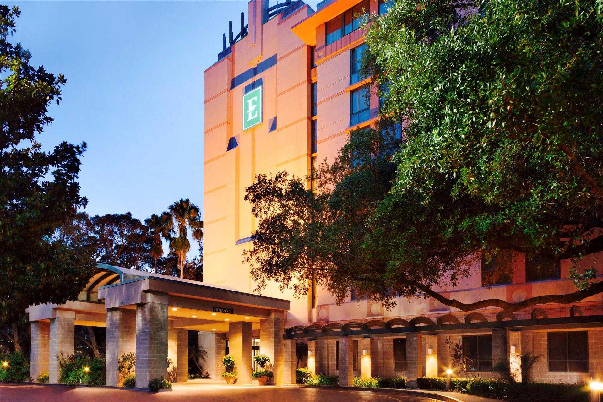 Embassy Suites by Hilton Tampa USF Near Busch Gardens em Tampa, FL