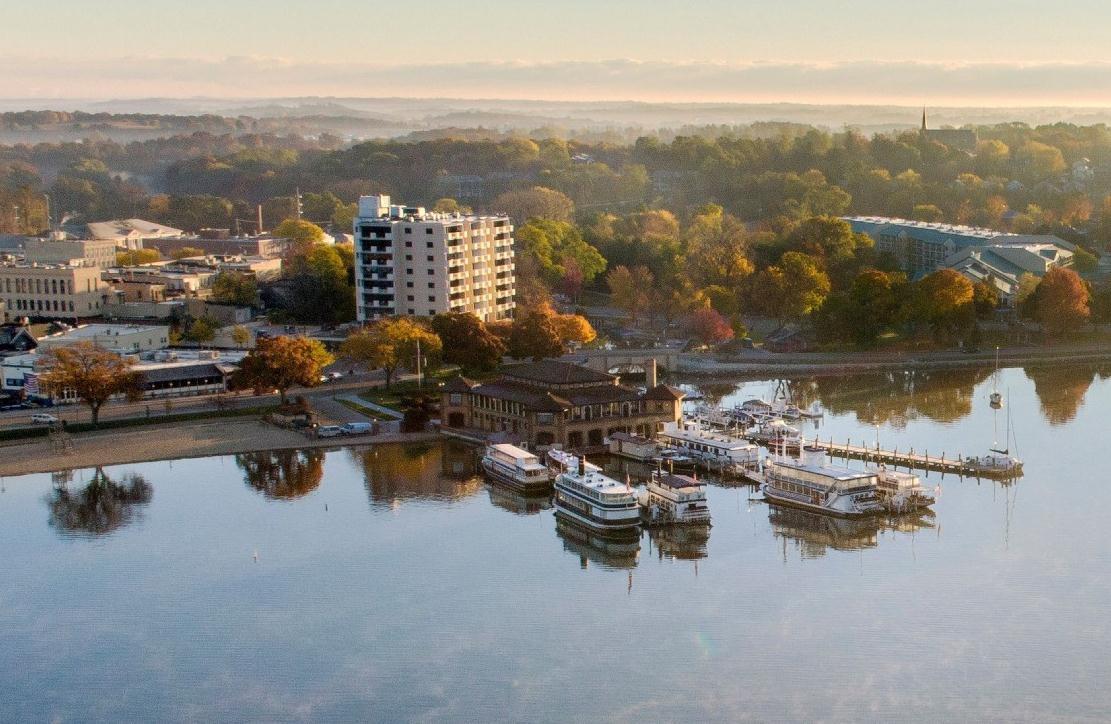 Lake Geneva, WI의 VISIT Lake Geneva