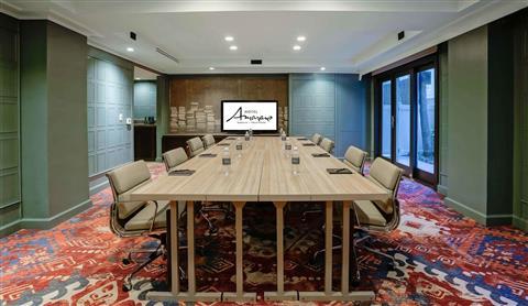 Hotel Amarano Burbank-Hollywood в Burbank, CA