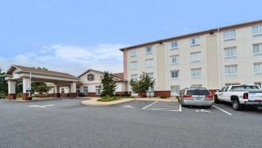 Best Western Plus Crossroads Inn & Suites image
